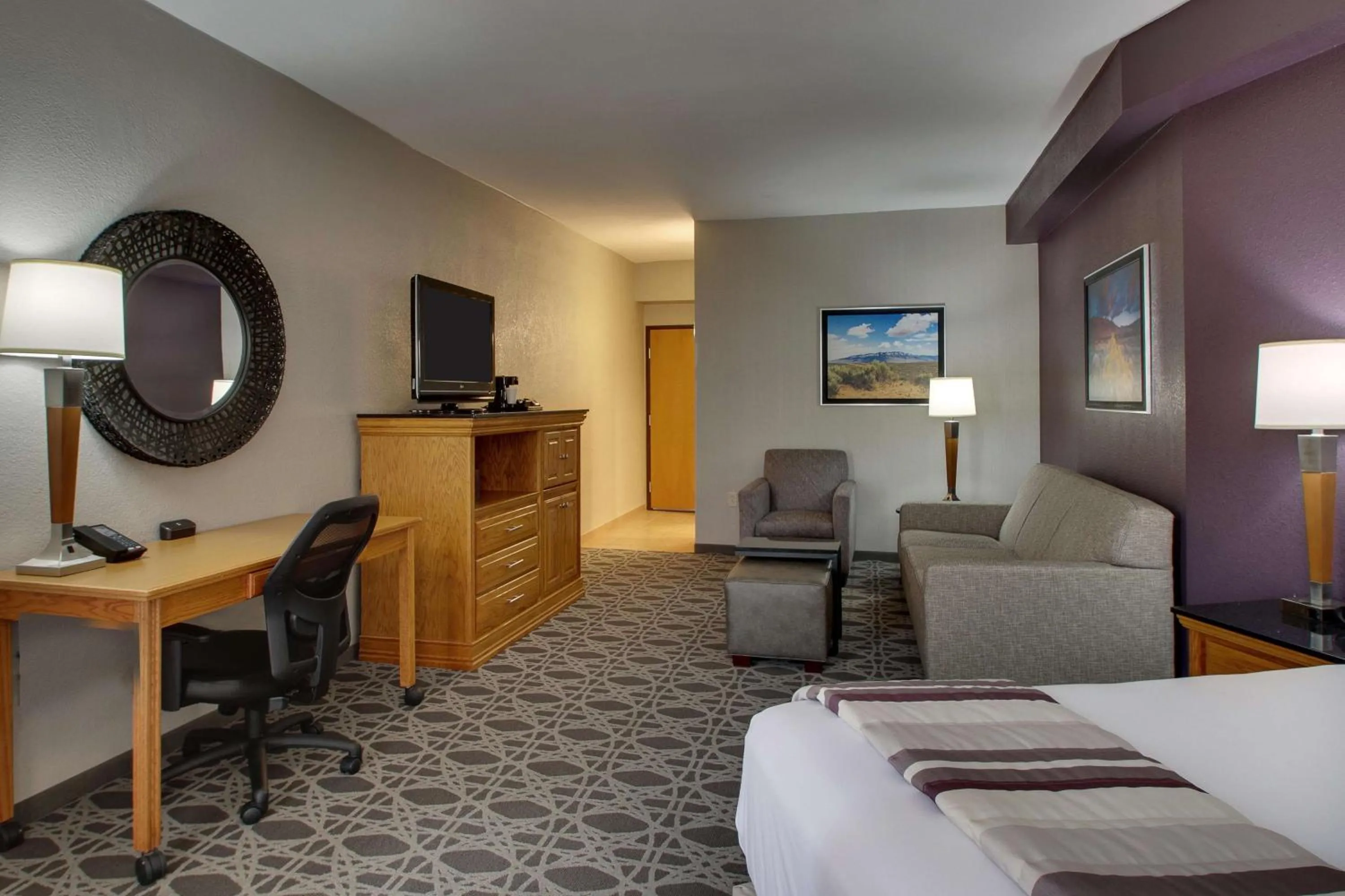 Photo of the whole room, Bed in Drury Inn & Suites Albuquerque North