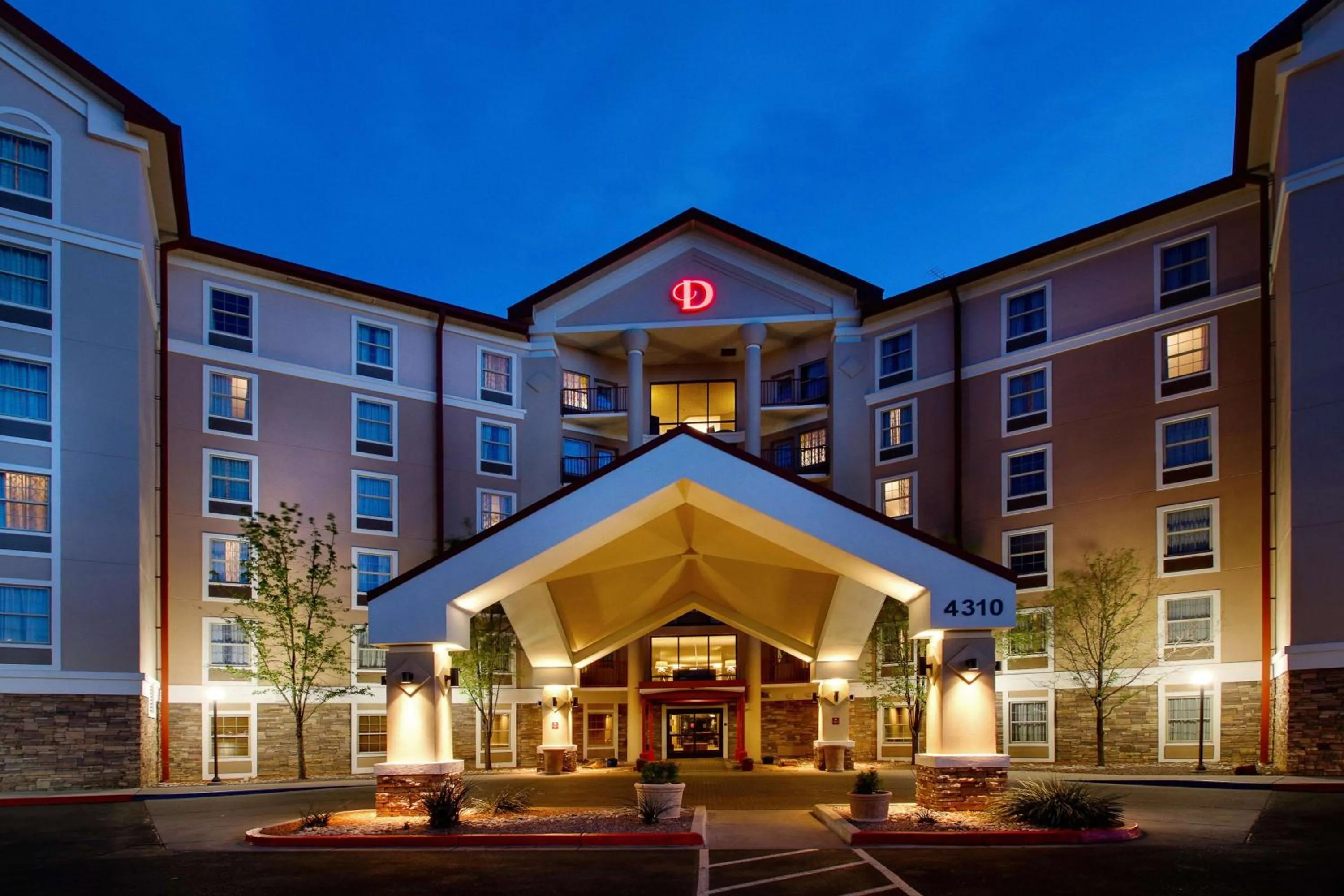 Property building in Drury Inn & Suites Albuquerque North