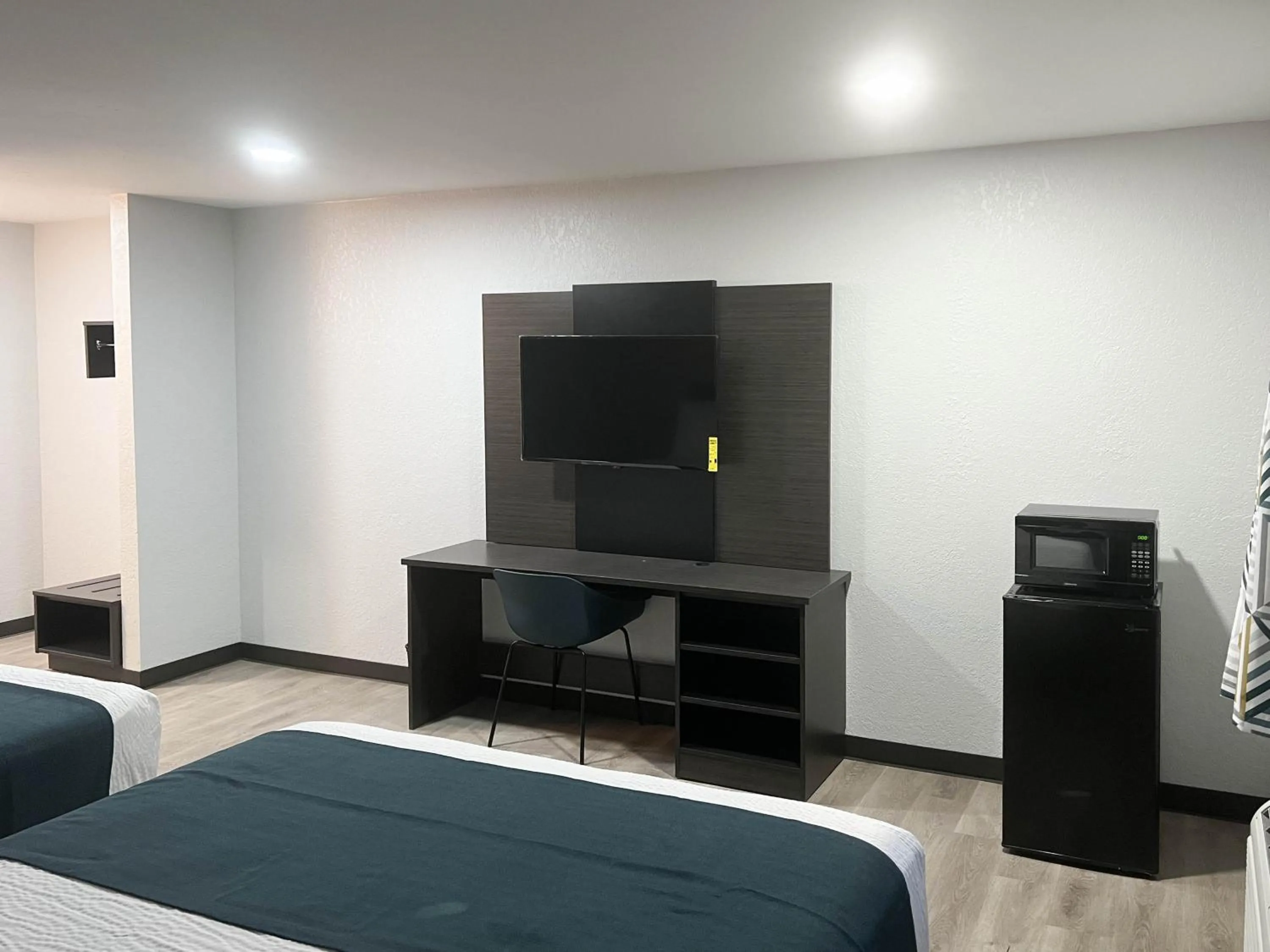 Bedroom, Bed in Motel 6 Brighton CO Denver Northeast