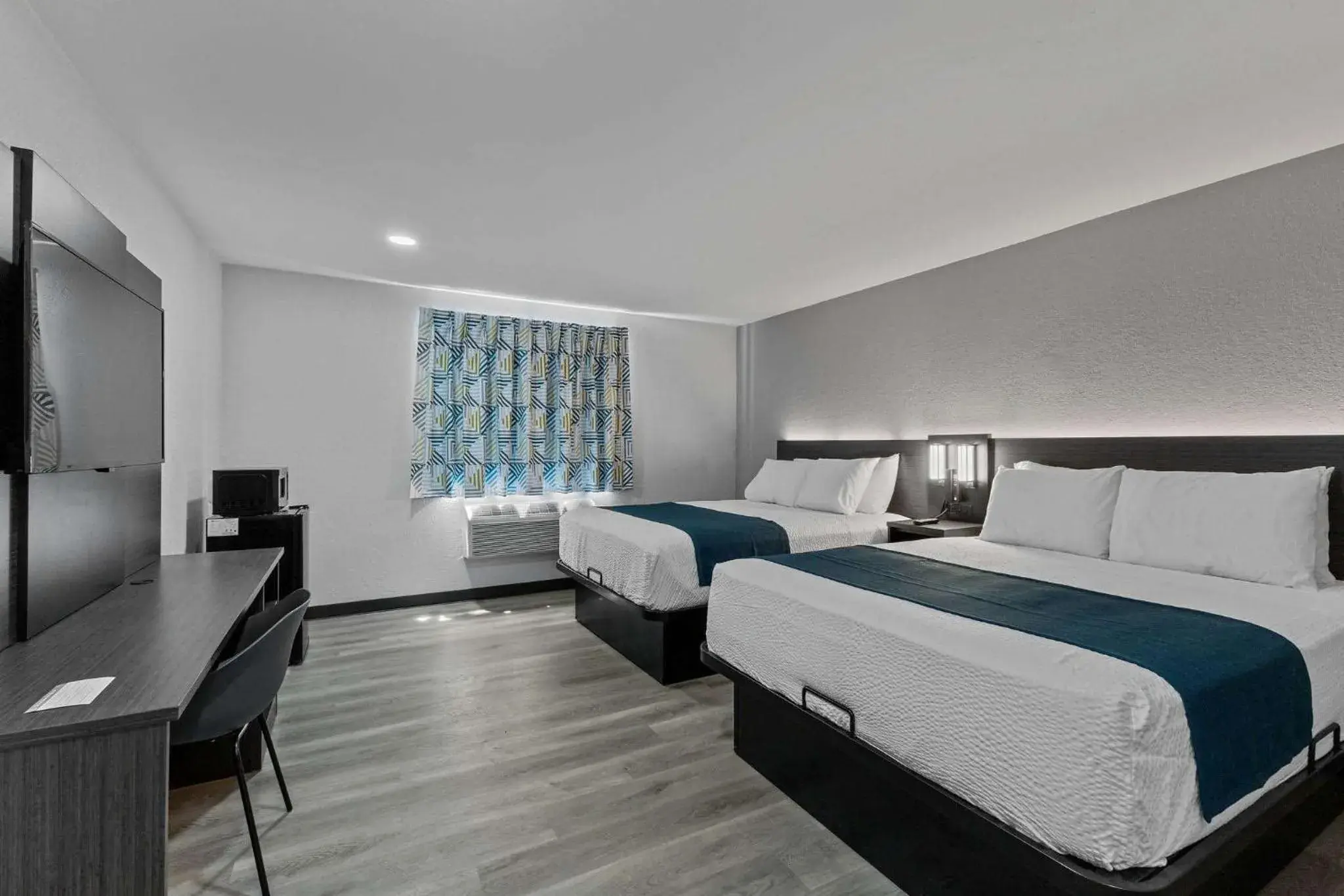 Queen Room with Two Queen Beds - Non-Smoking in Motel 6 Brighton CO Denver Northeast Queen Room with Two Queen Beds - Non-Smoking in Motel 6 Brighton CO Denver Northeast