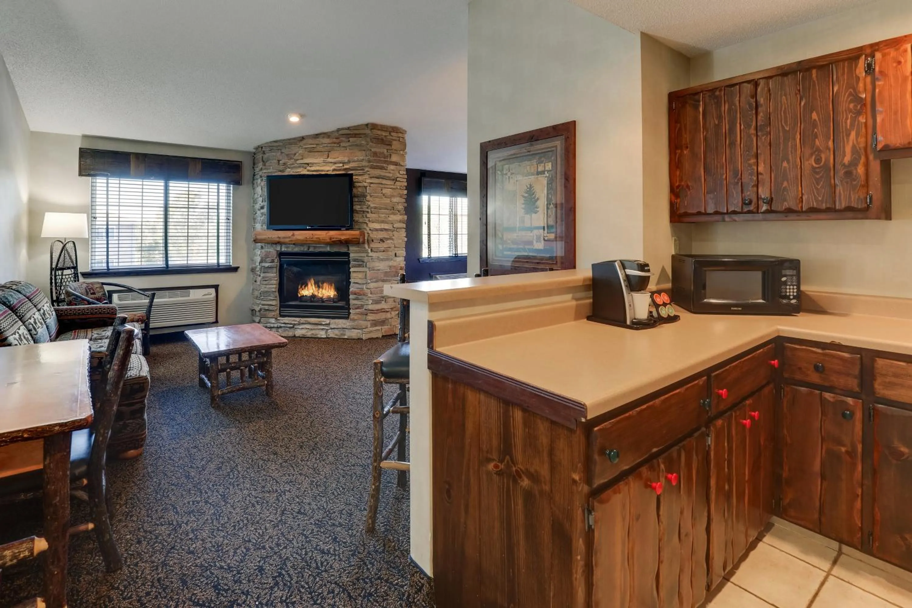 Kitchen or kitchenette in Stoney Creek Hotel Des Moines - Johnston