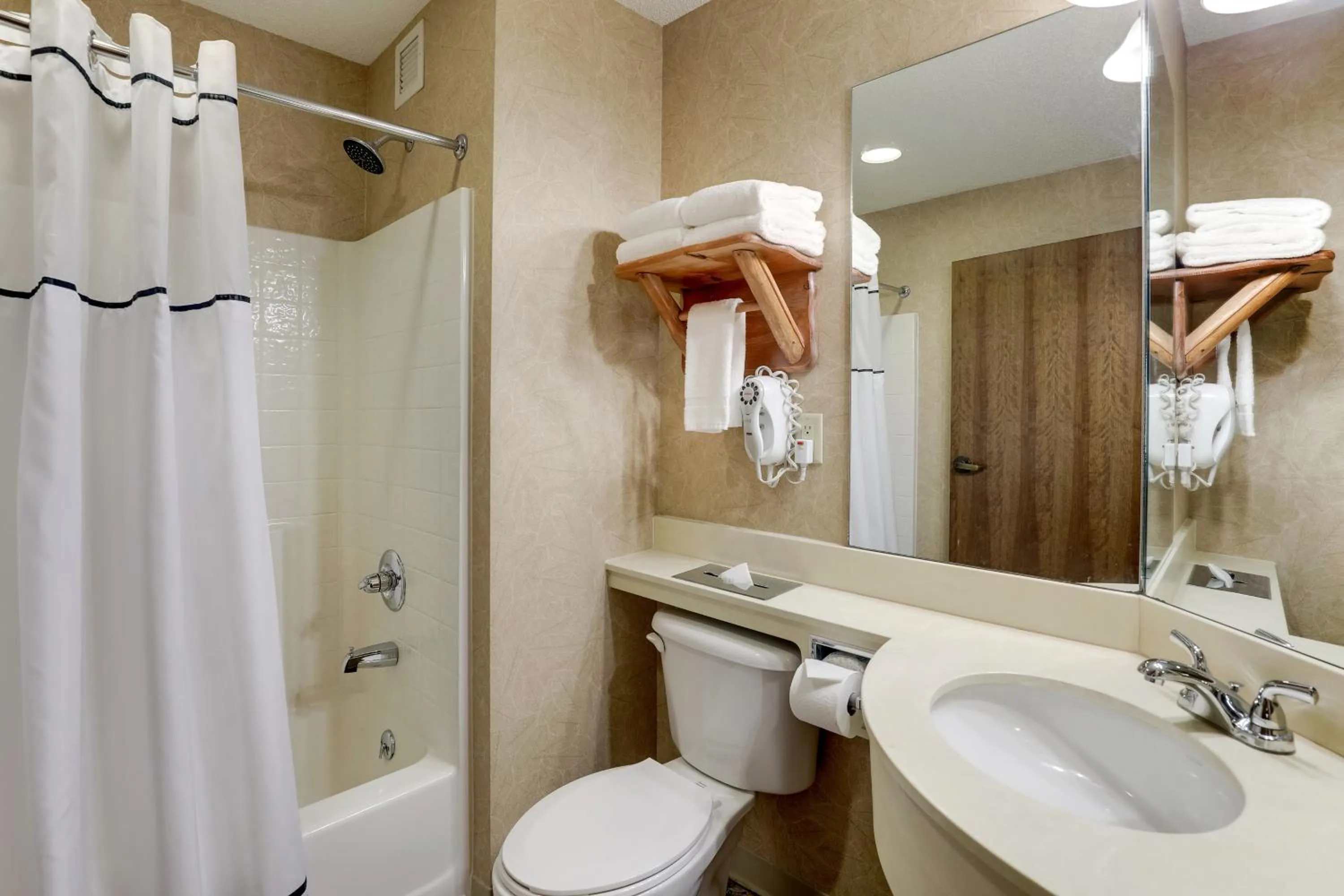 Shower in Stoney Creek Hotel Des Moines - Johnston