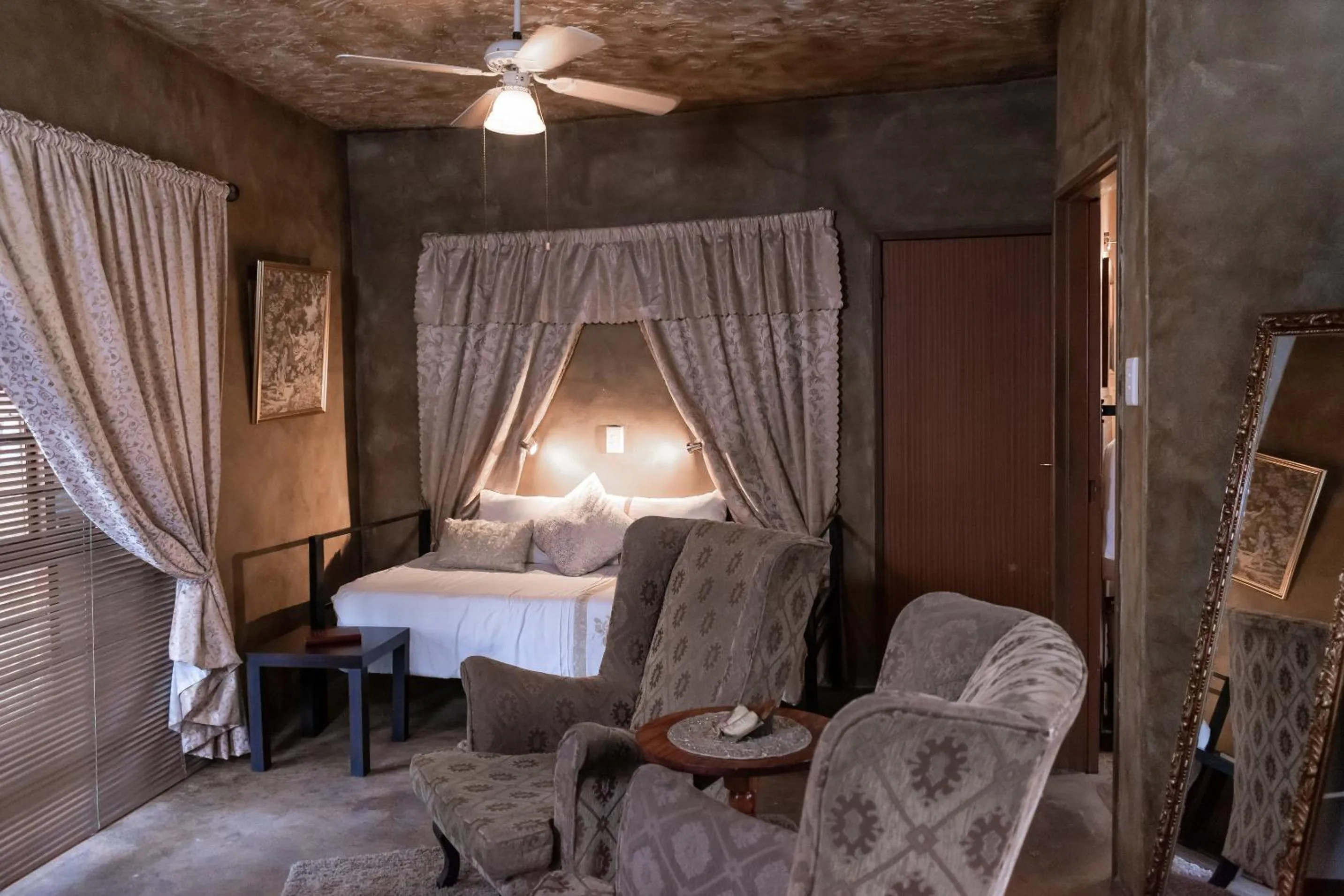 Seating area, Bed in Bastille de Blignaut B&B