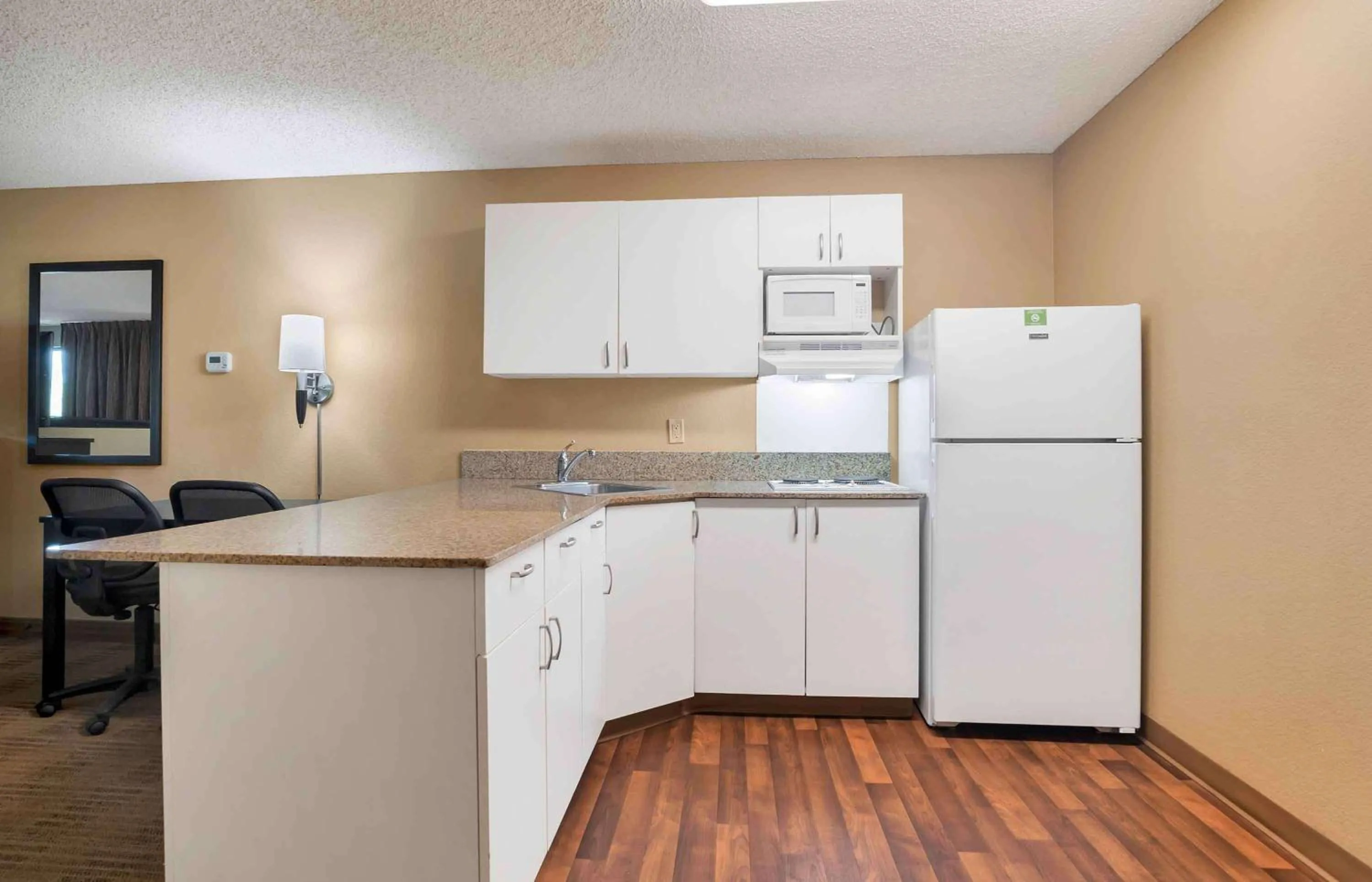 Bedroom, Kitchen/Kitchenette in Extended Stay America Suites - San Diego - Hotel Circle