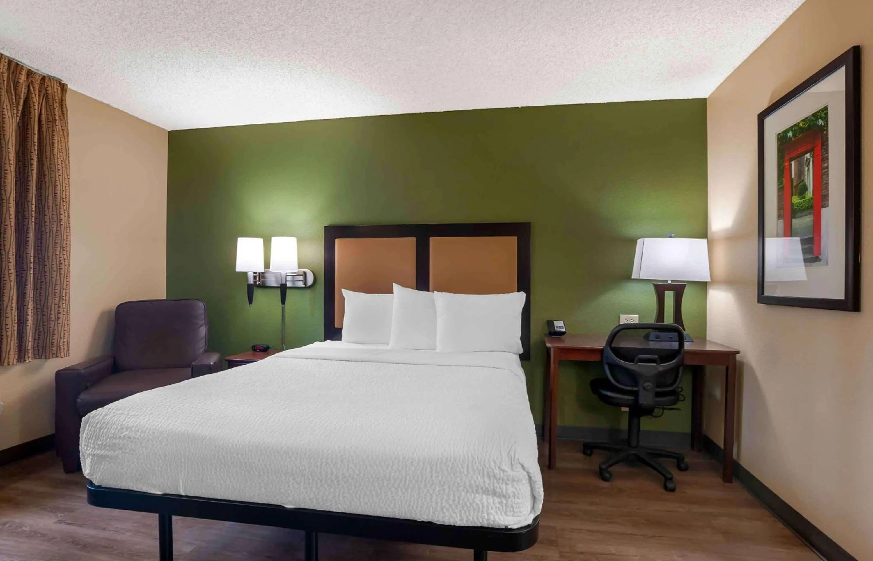 Bedroom in Extended Stay America Suites - San Diego - Hotel Circle