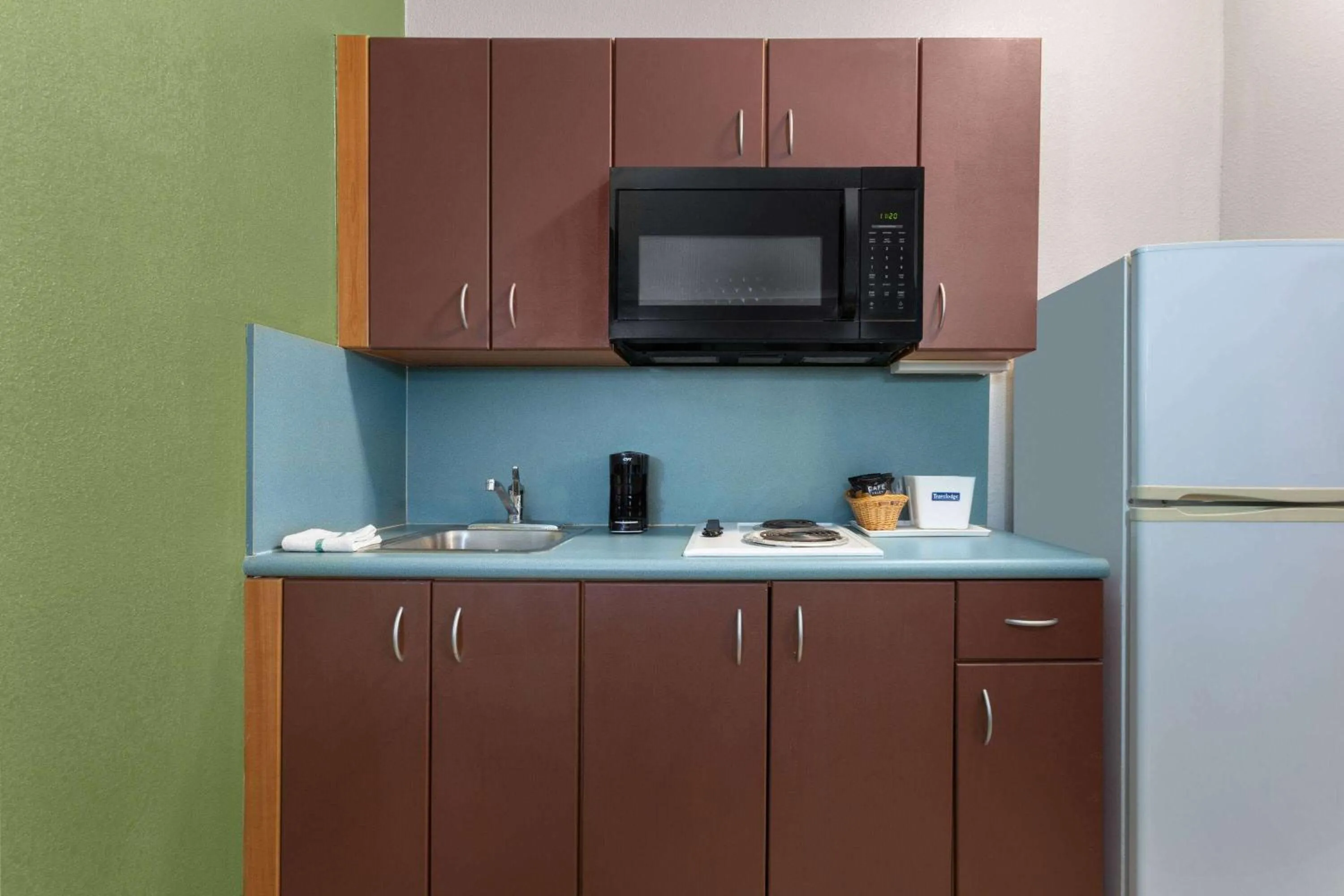 Photo of the whole room in Travelodge Suites by Wyndham Lake Okeechobee