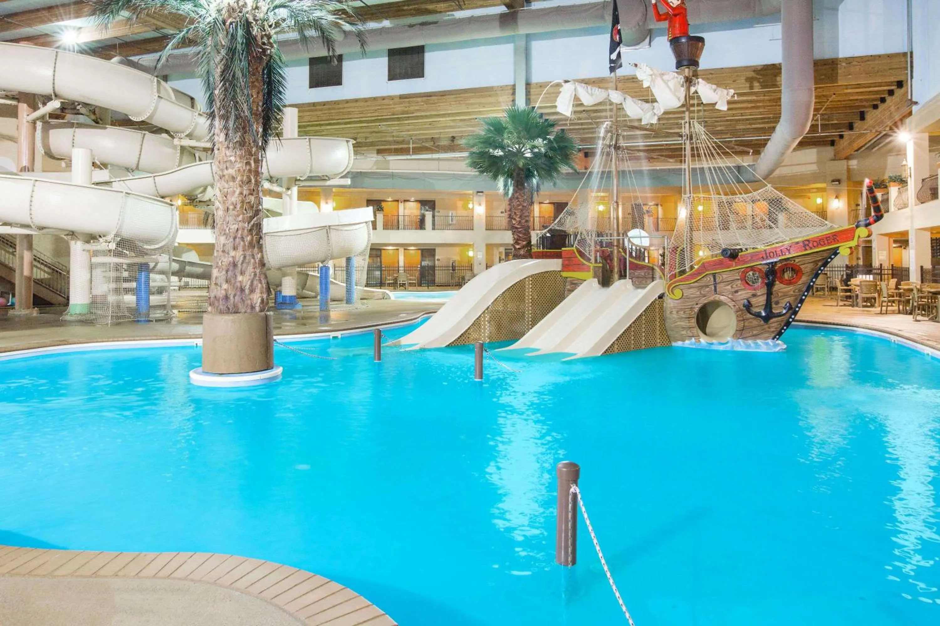 Aqua park in Ramada by Wyndham Des Moines Tropics Resort & Conference Ctr