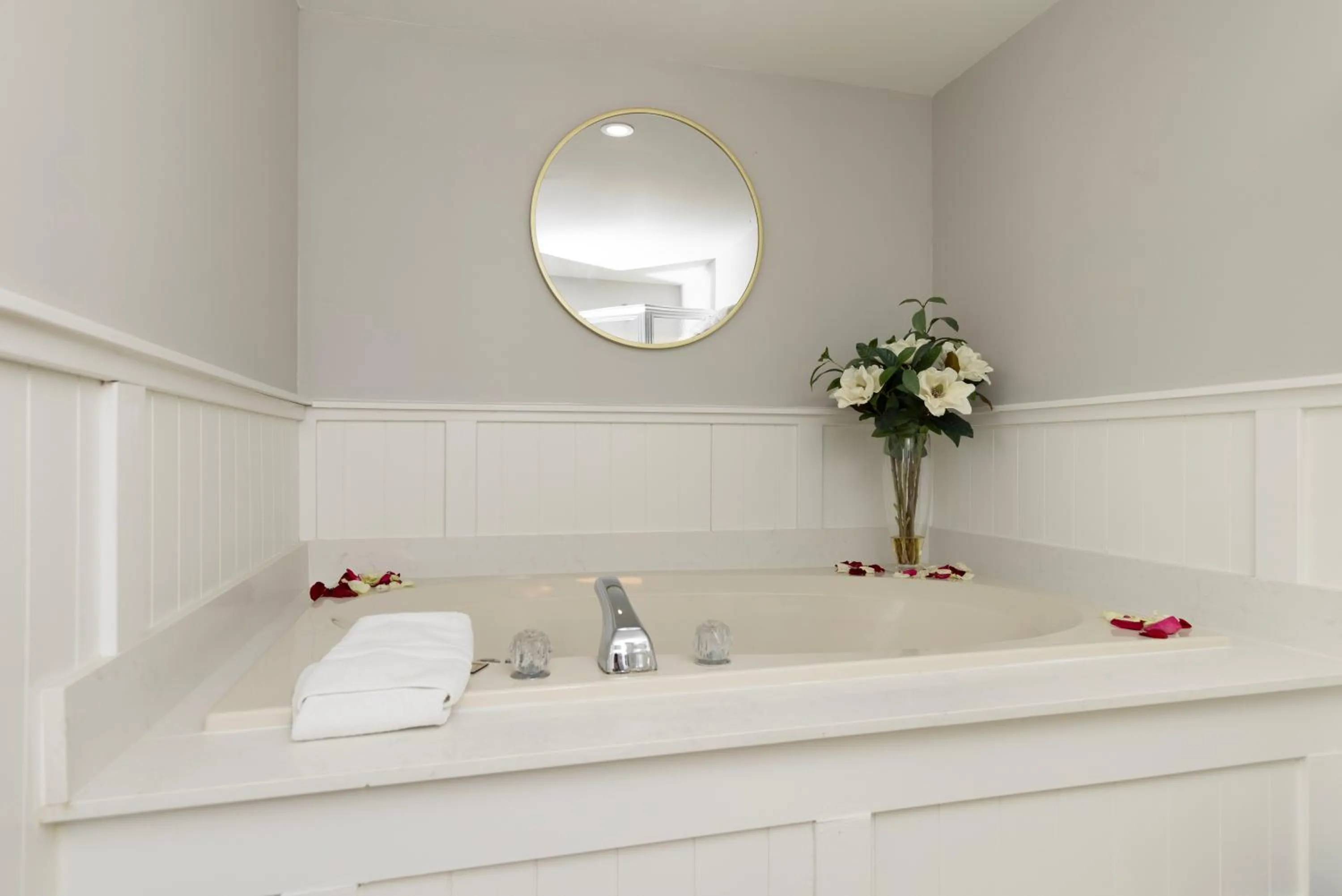 Hot Tub in Brandywine River Hotel