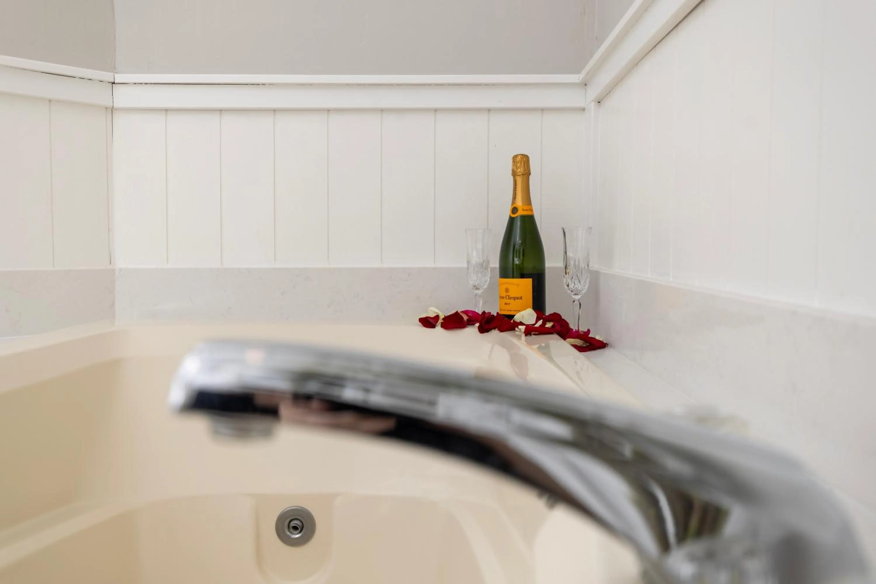 Hot Tub in Brandywine River Hotel