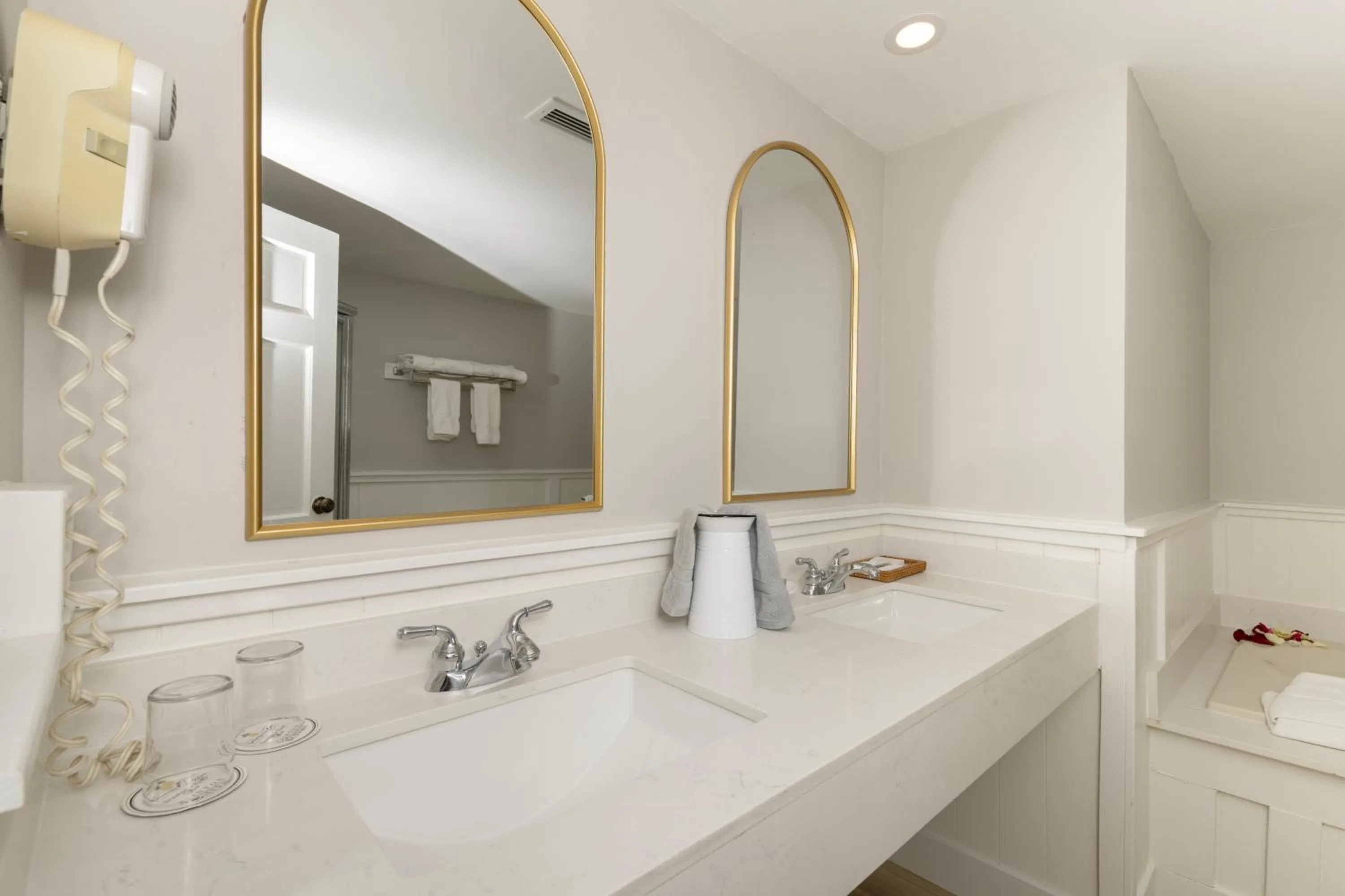 Bathroom in Brandywine River Hotel