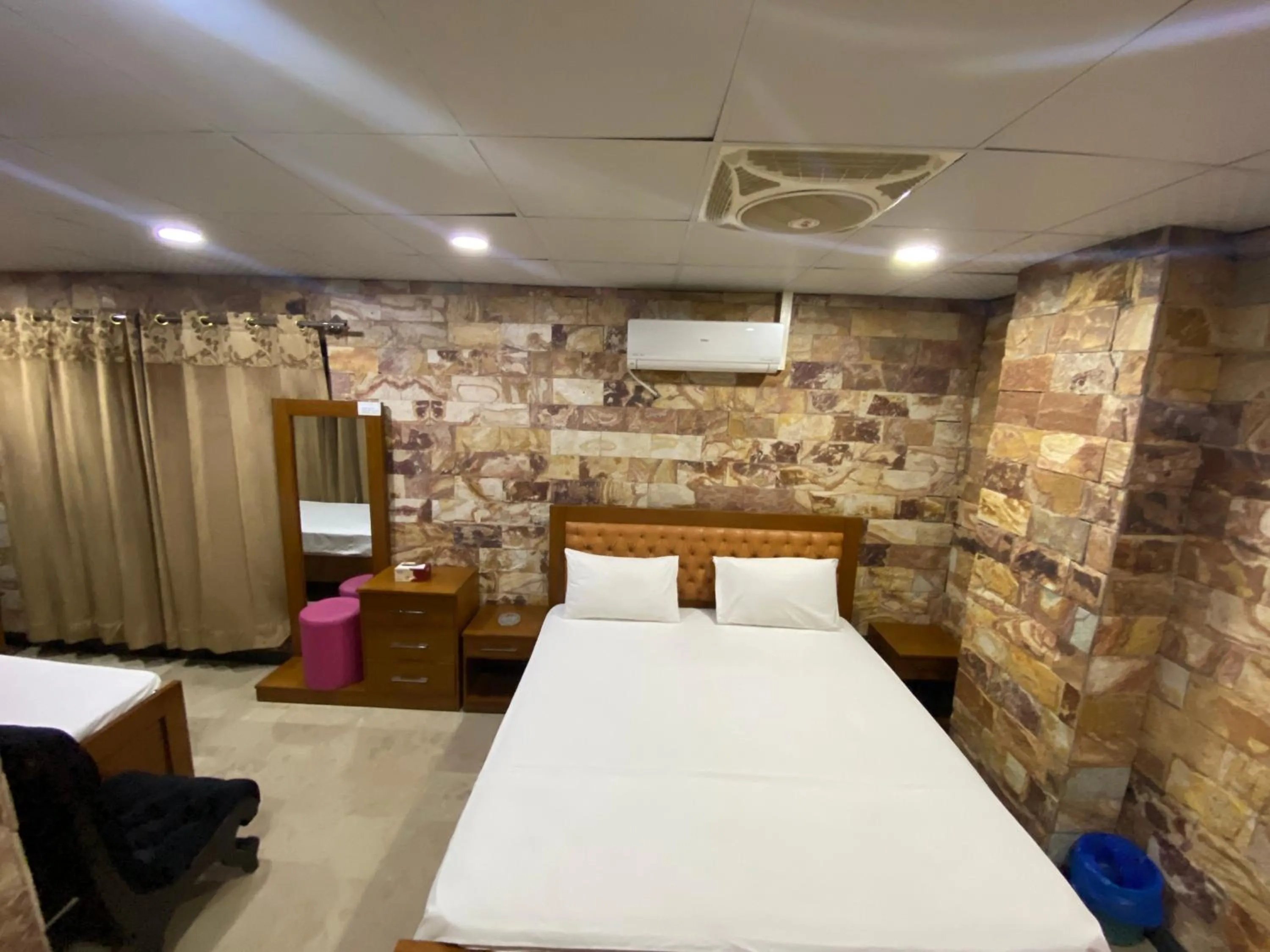 Photo of the whole room, Bed in Hotel Vista Inn DHA