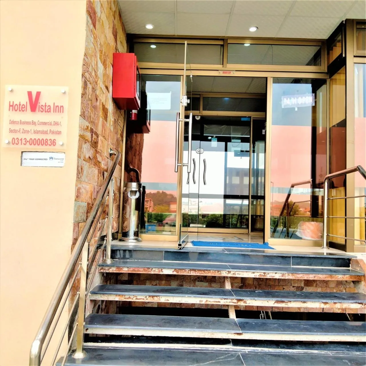 Facade/entrance in Hotel Vista Inn DHA