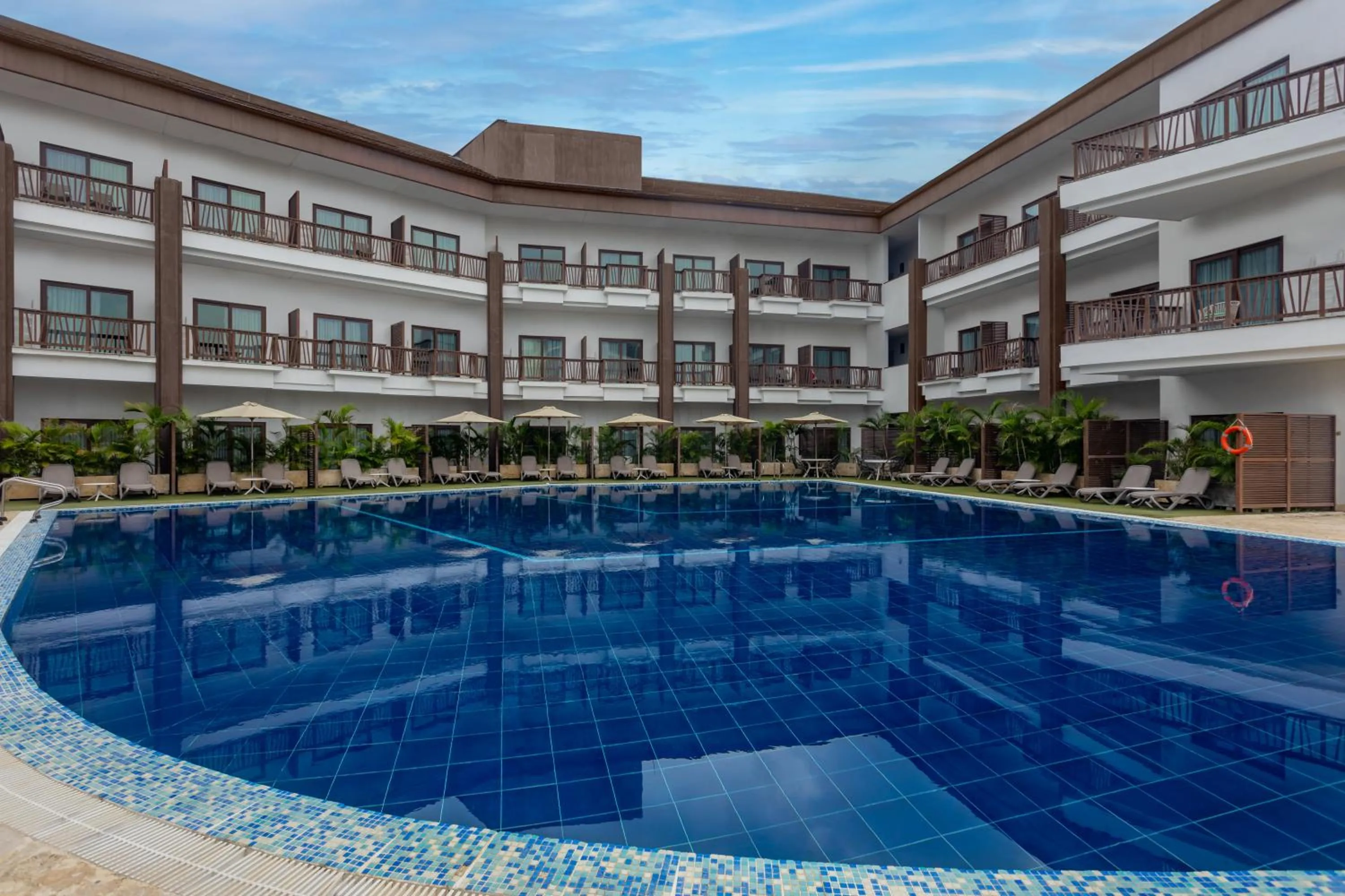Swimming pool in Grand Sirenis Cartagena