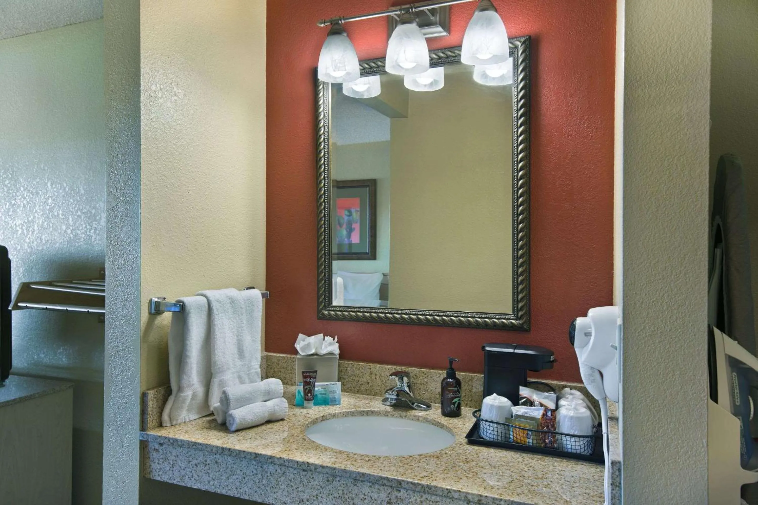 Bedroom in Oxnard Inn Lancaster