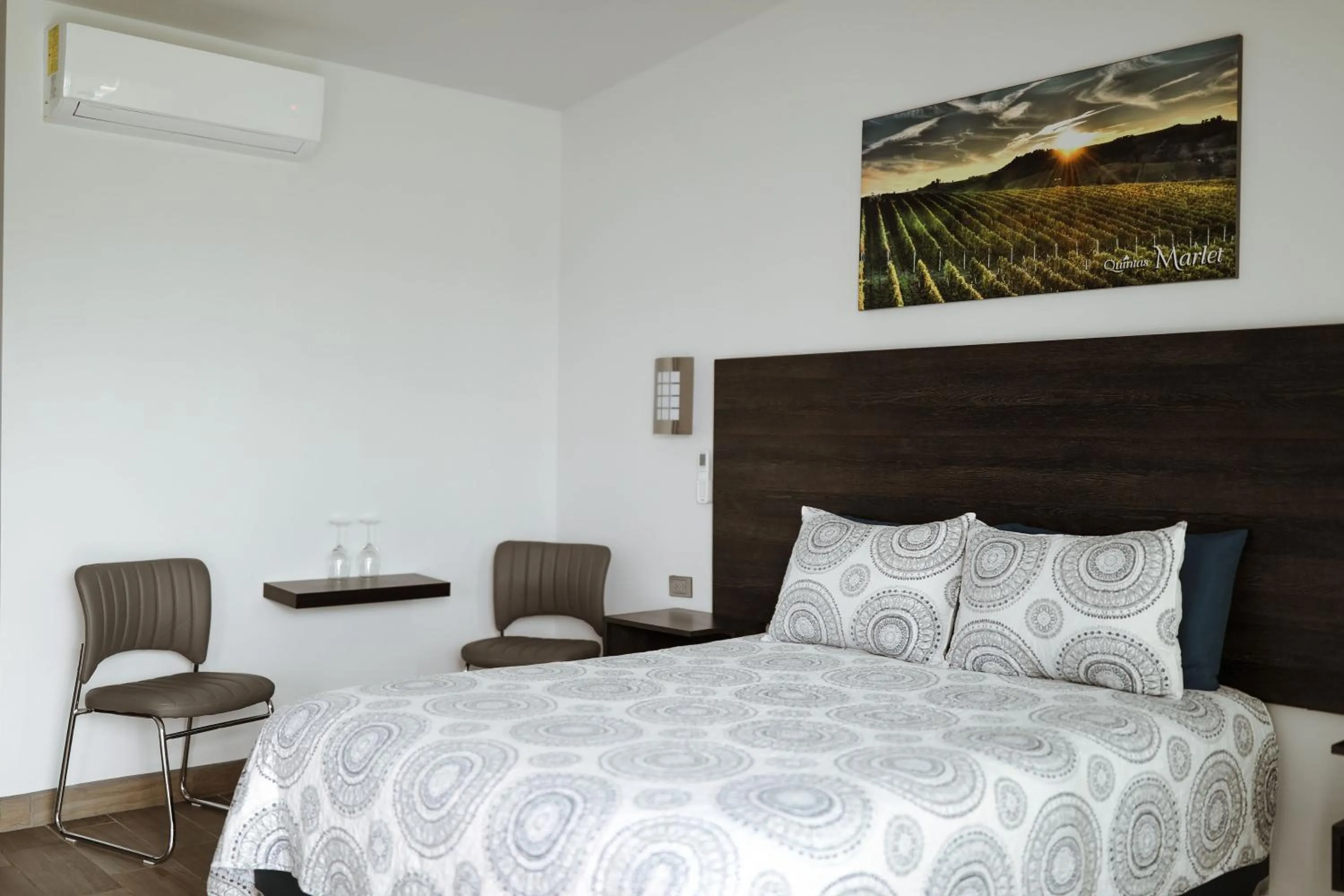 Bed in Quintas Marlet en la ruta del vino