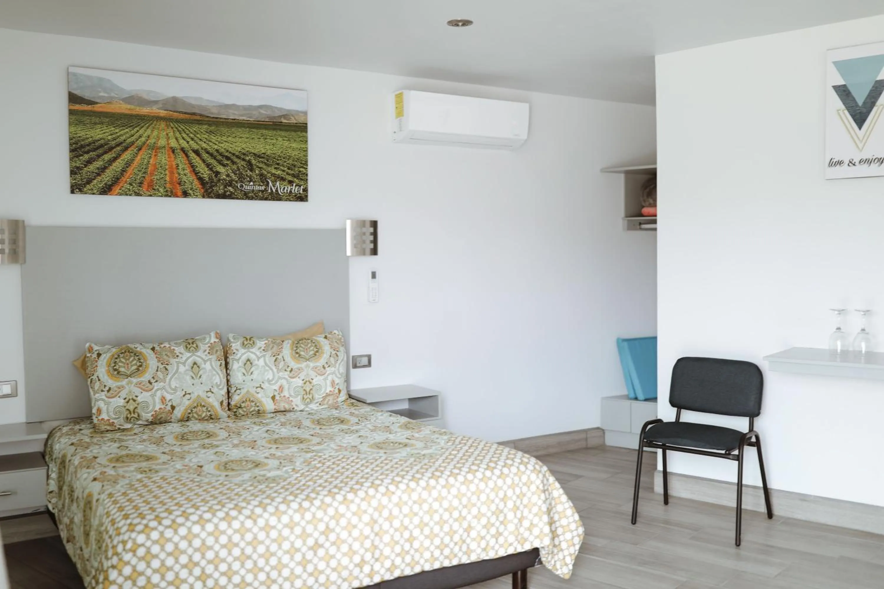 Bed in Quintas Marlet en la ruta del vino