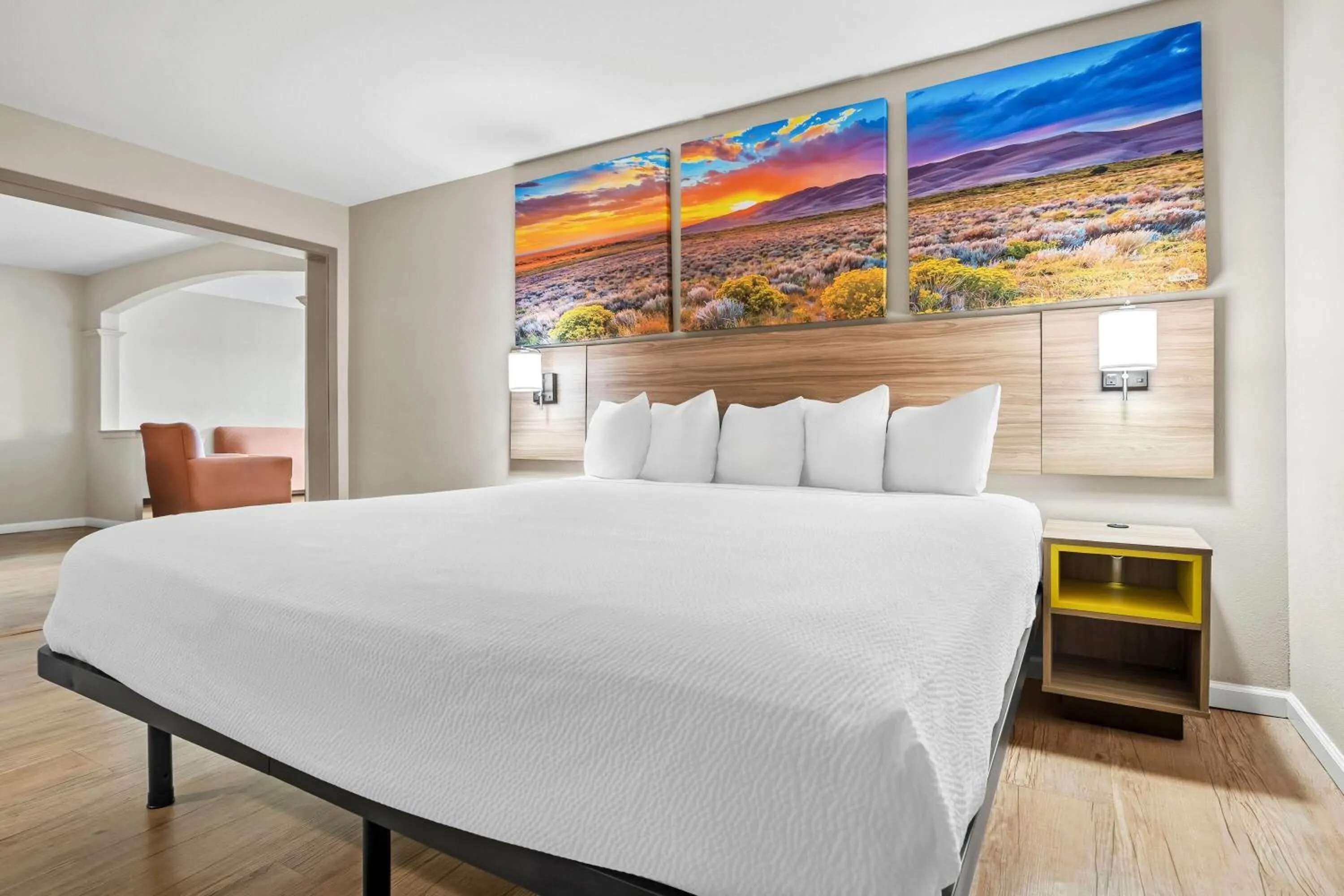 Photo of the whole room, Bed in Days Inn by Wyndham Nacogdoches/SFA University/Downtown