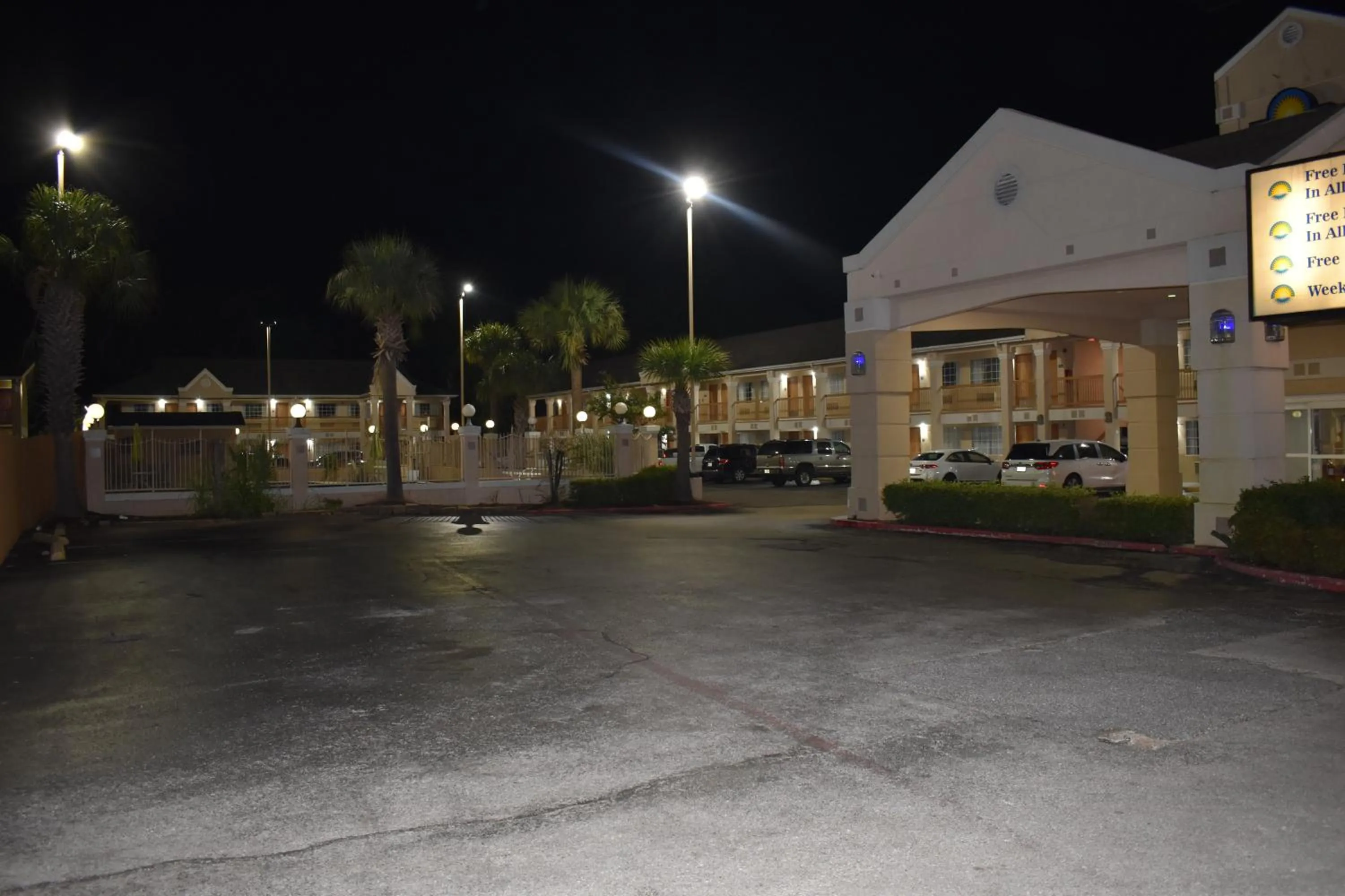 Property building in Days Inn by Wyndham Nacogdoches/SFA University/Downtown