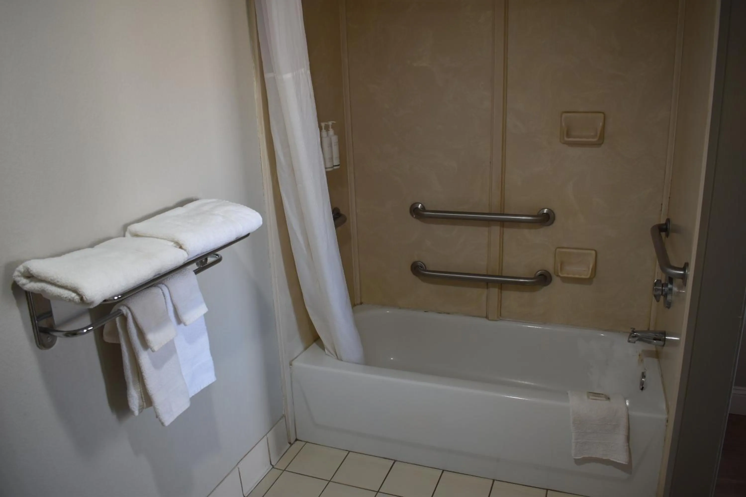 Bathroom in Days Inn by Wyndham Nacogdoches/SFA University/Downtown