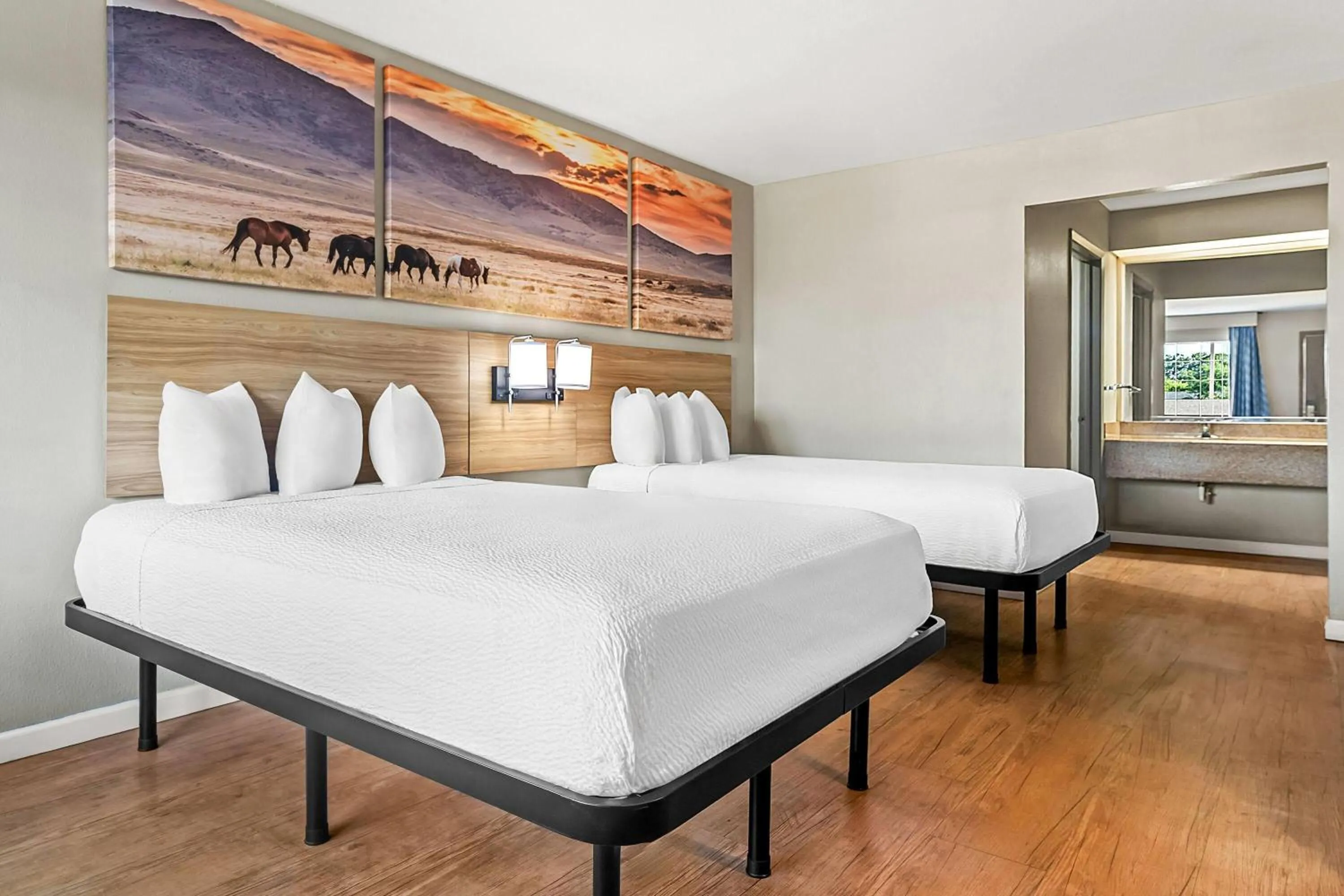 Bed in Days Inn by Wyndham Nacogdoches/SFA University/Downtown