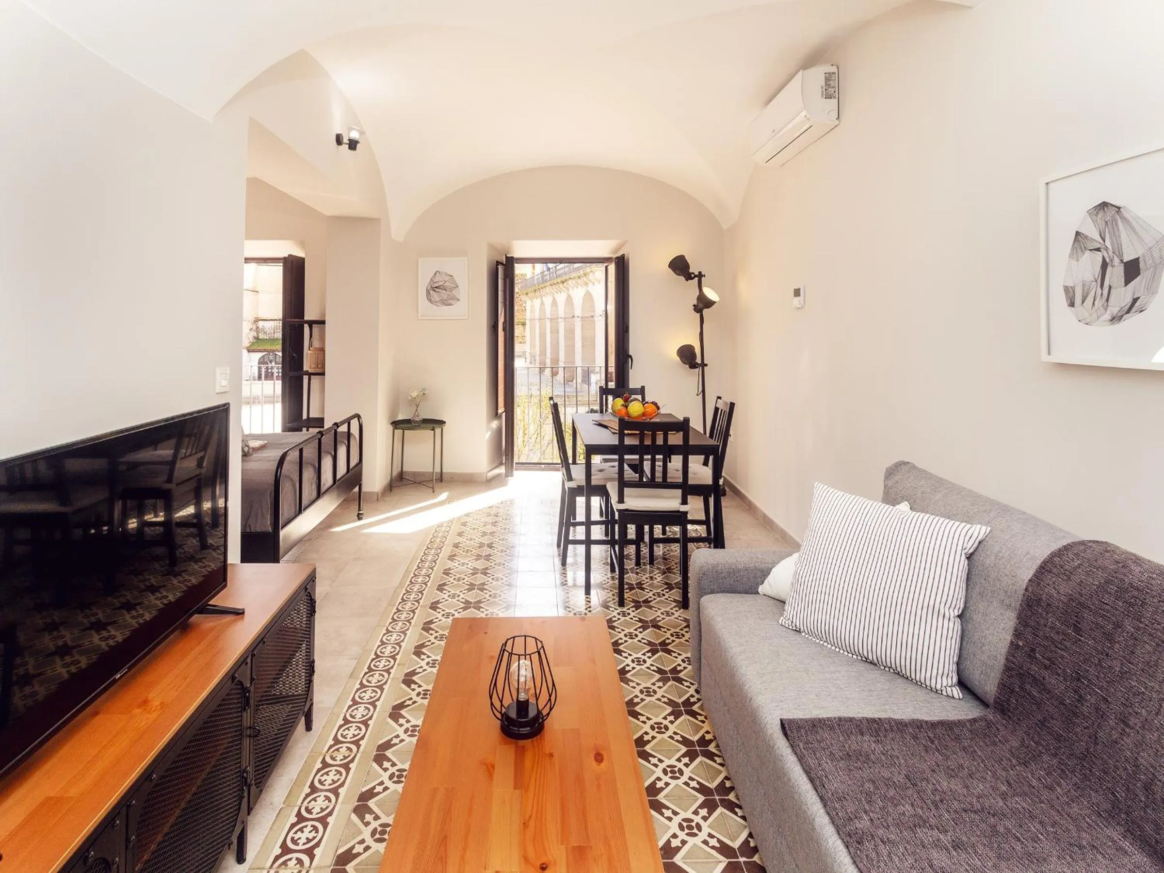 TV and multimedia in Apartamentos Plaza Mayor 35