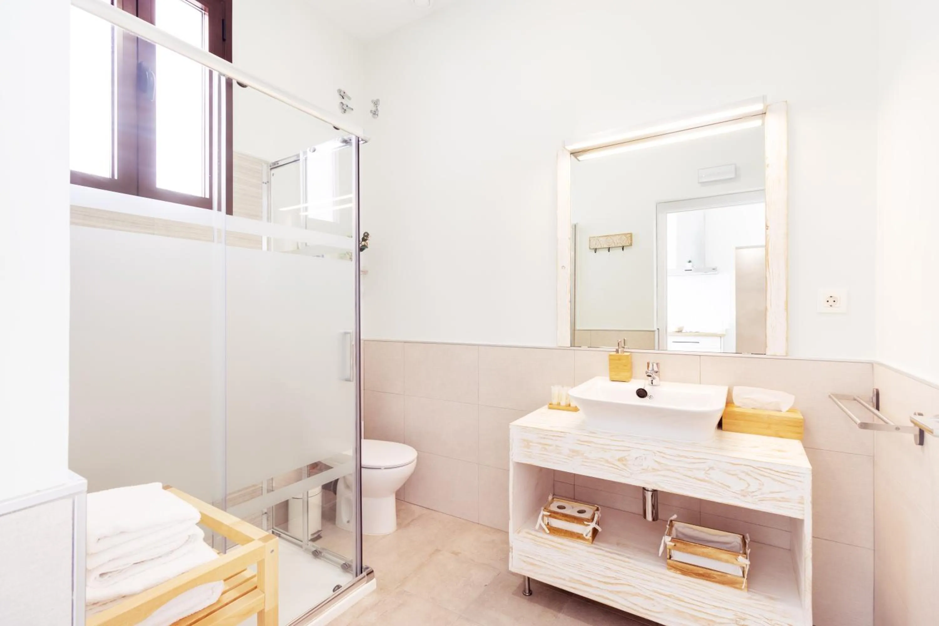 Shower in Apartamentos Plaza Mayor 35