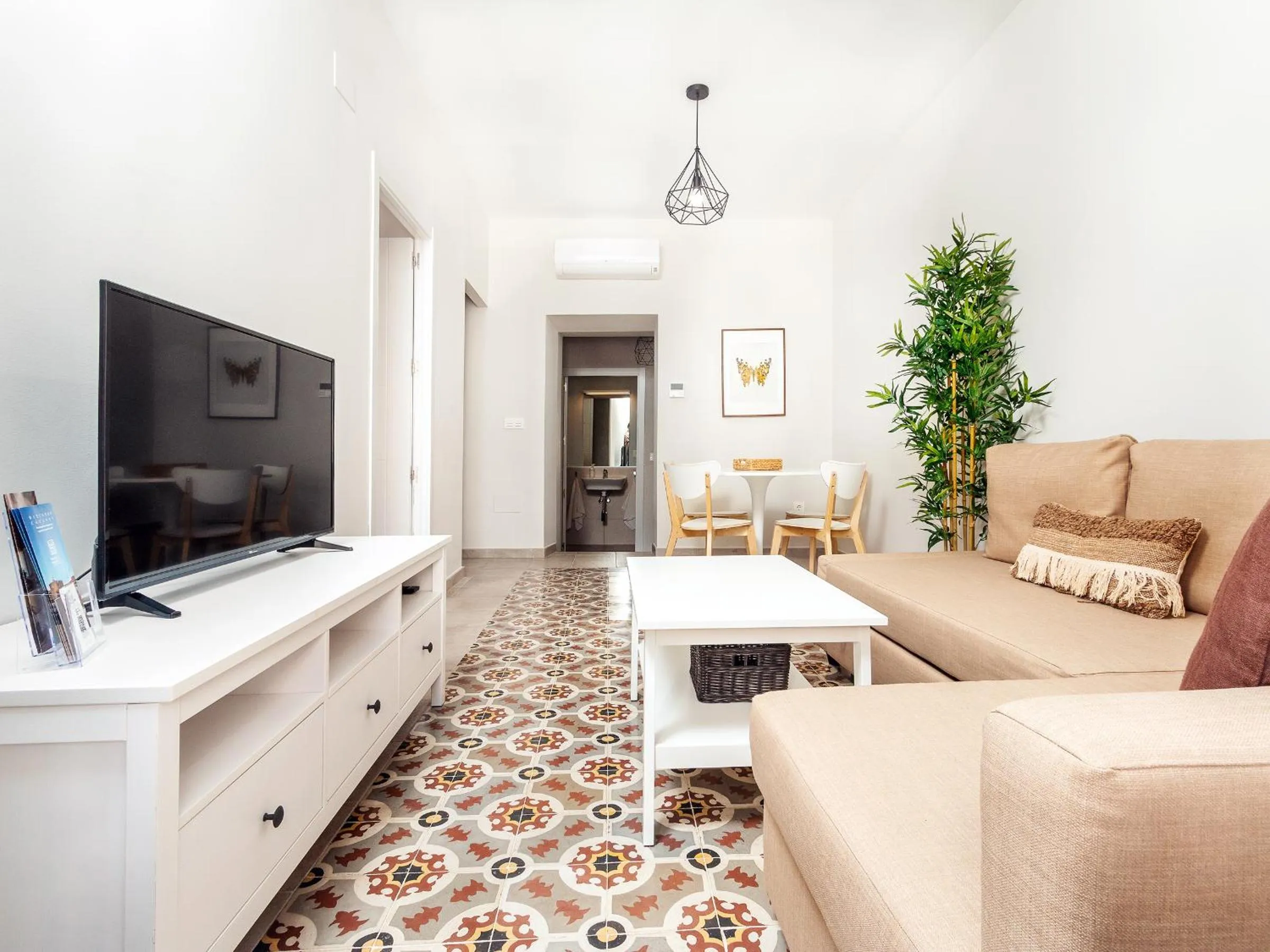 TV and multimedia in Apartamentos Plaza Mayor 35