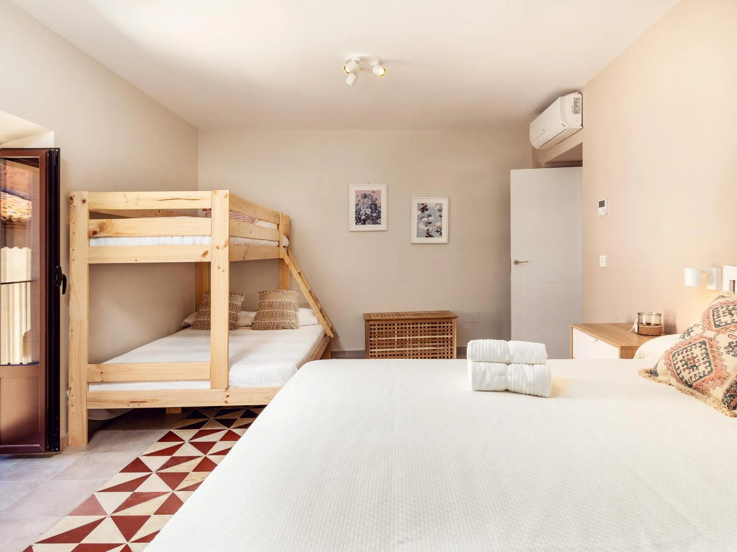 Bedroom, Bed in Apartamentos Plaza Mayor 35