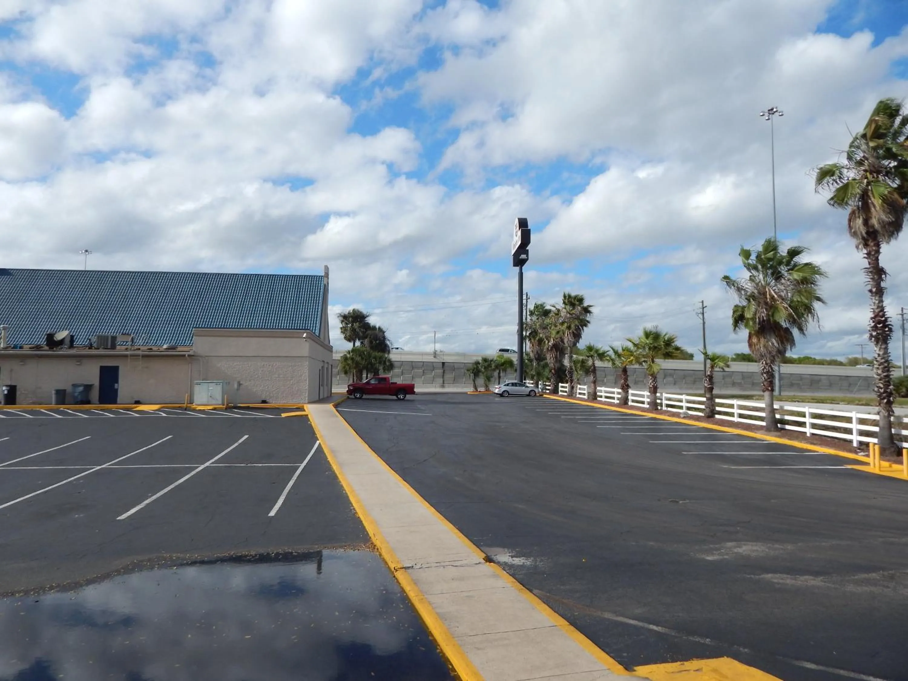 Property building in Knights Inn - Plant City