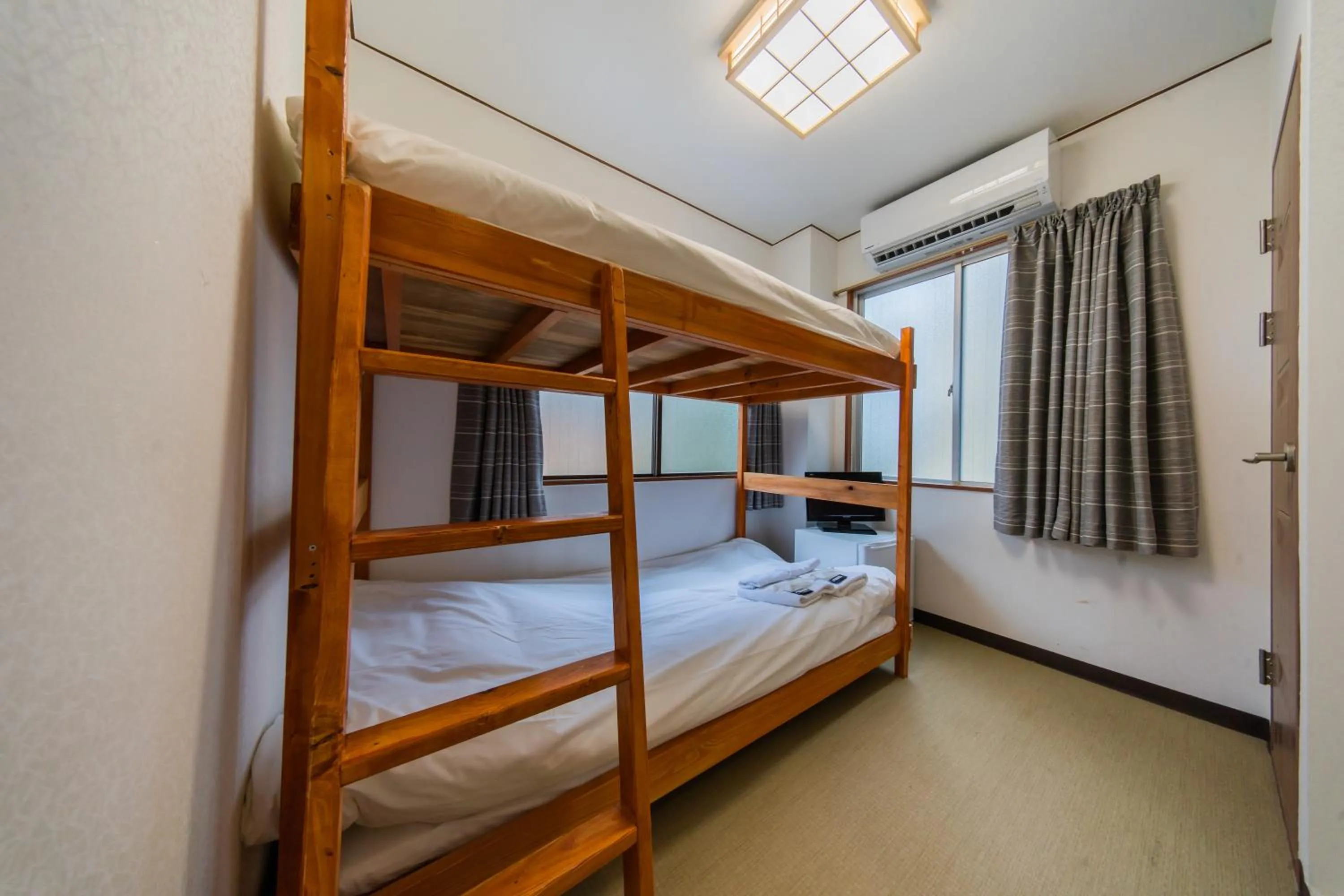 bunk bed, Bed in Tokyo SA Ryokan