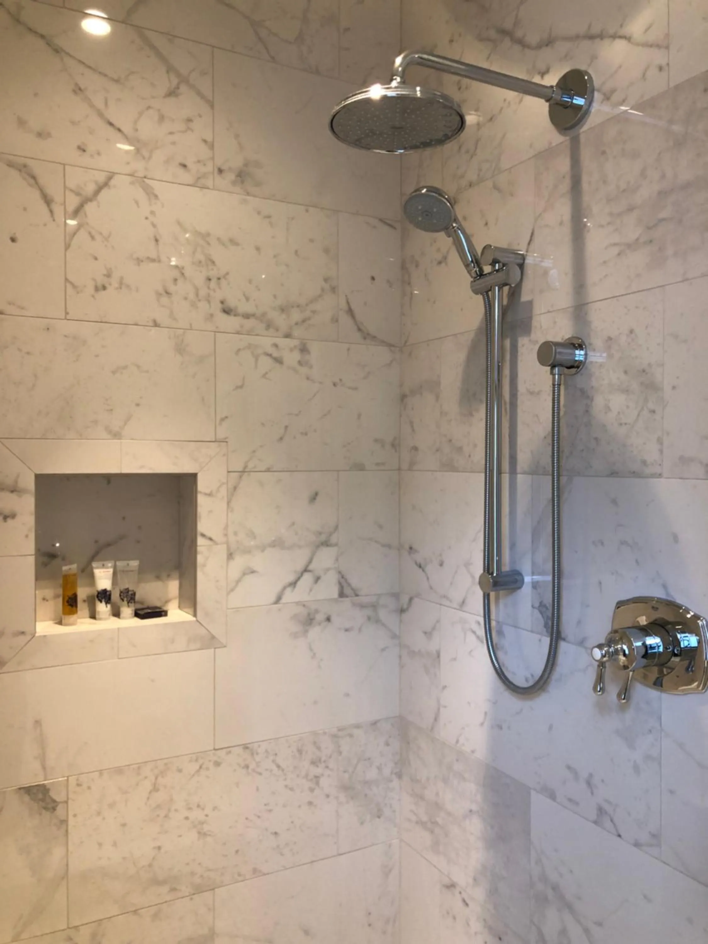 Shower in The Adelphi Hotel