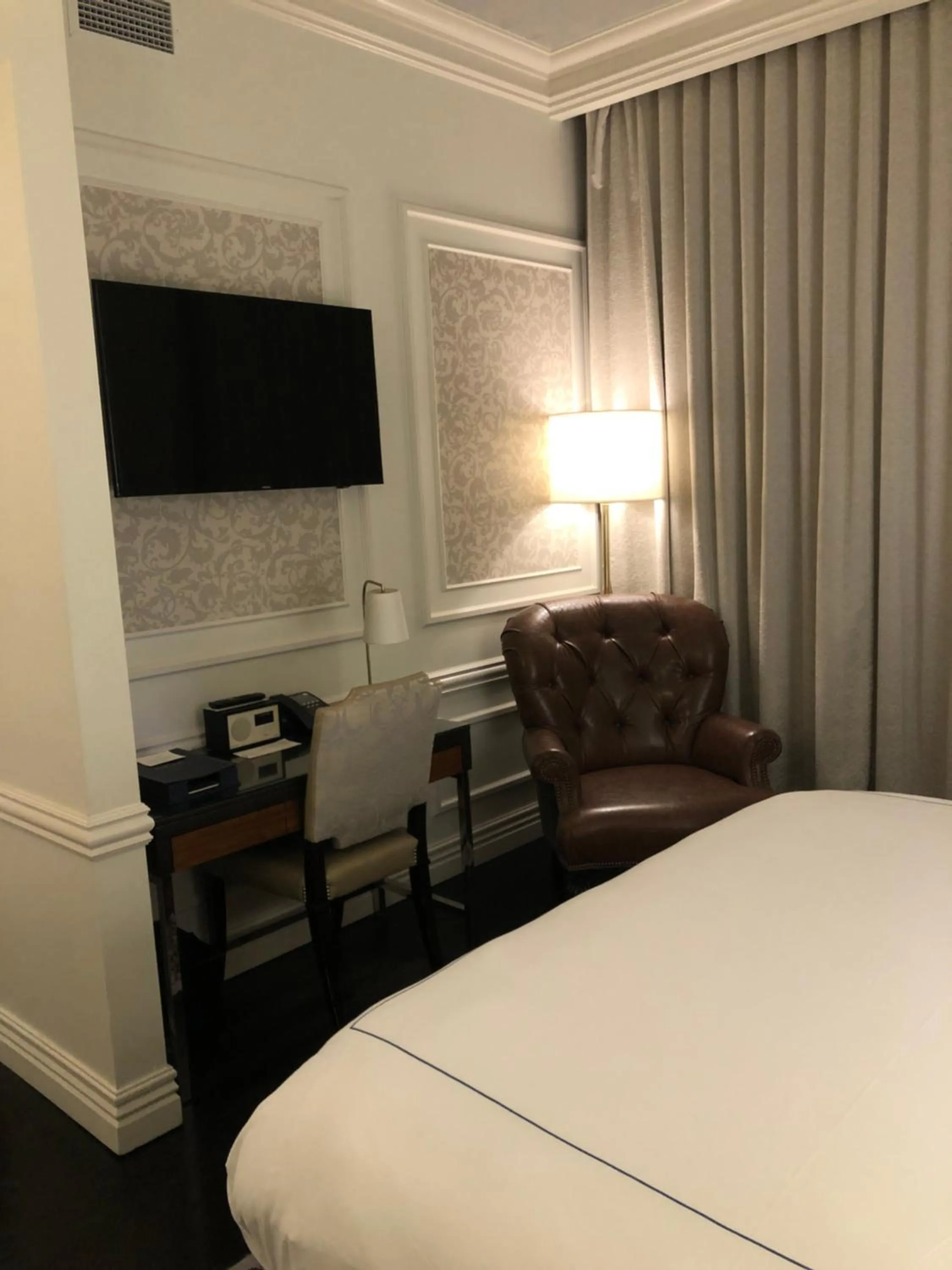 TV and multimedia, Bed in The Adelphi Hotel