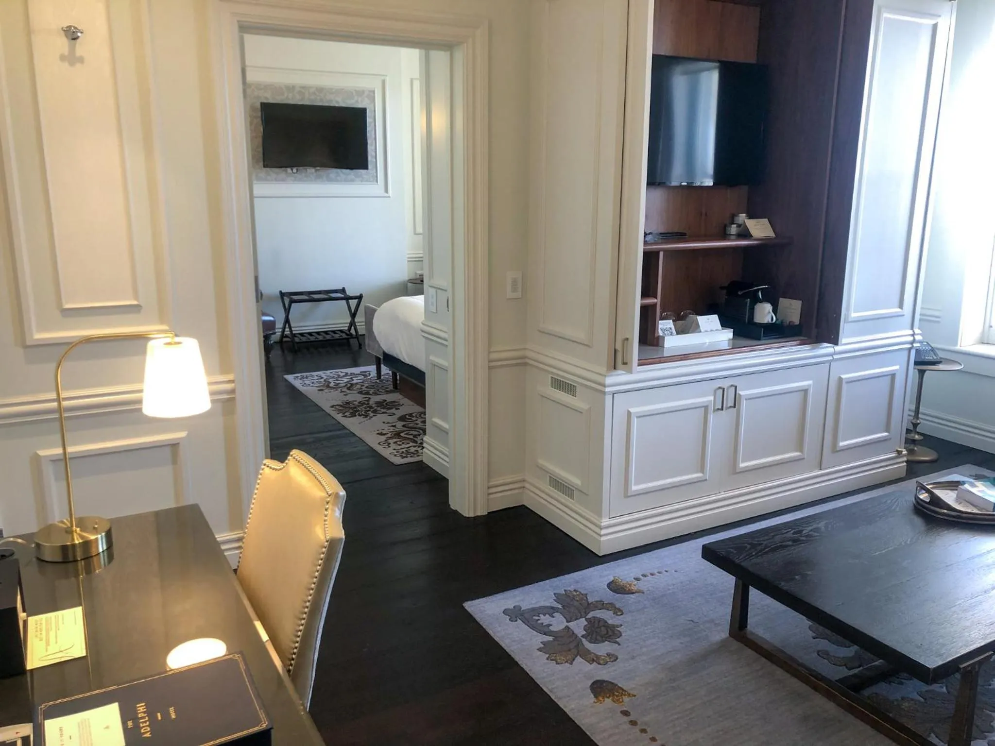 TV and multimedia in The Adelphi Hotel