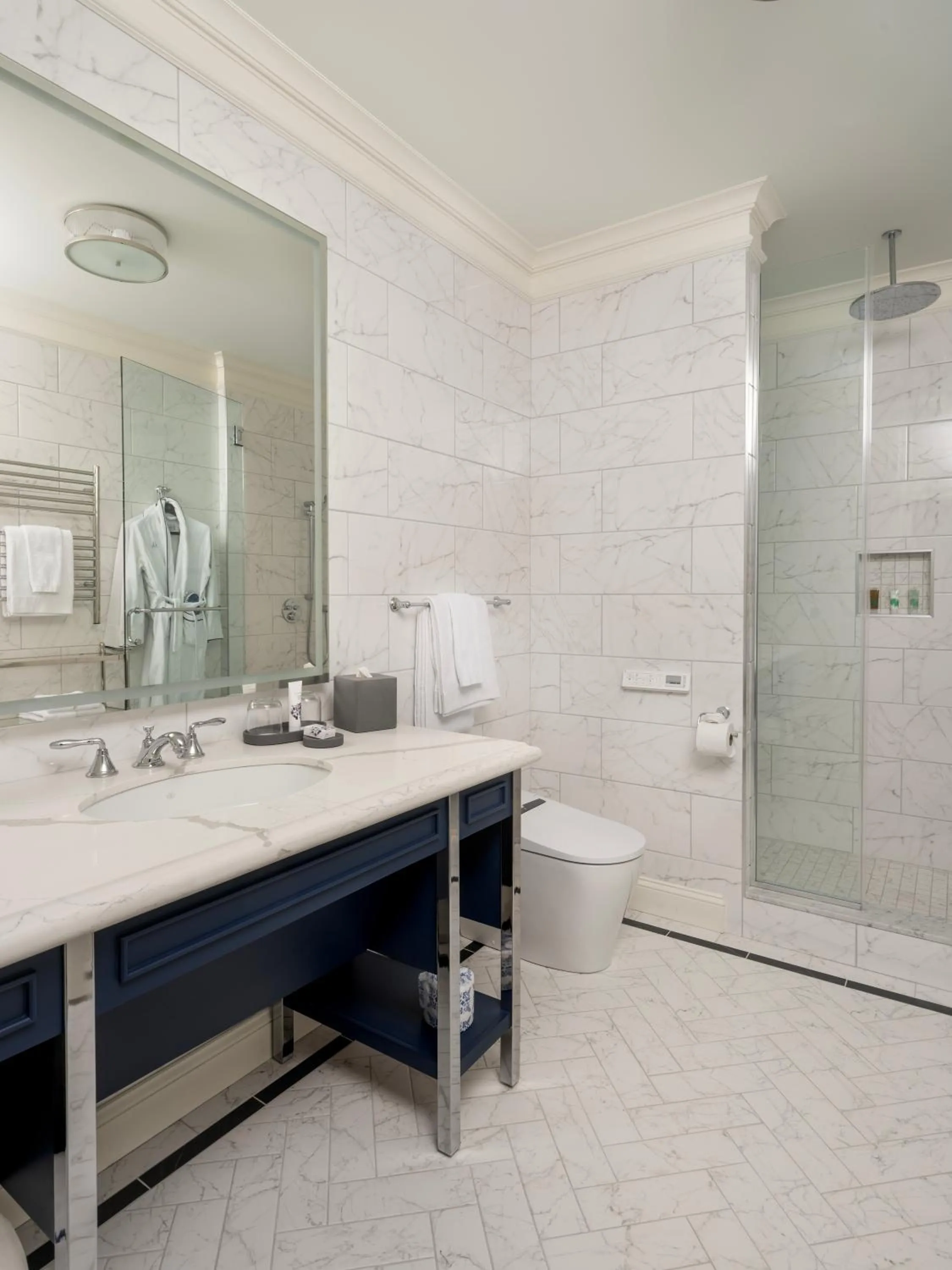 Shower in The Adelphi Hotel