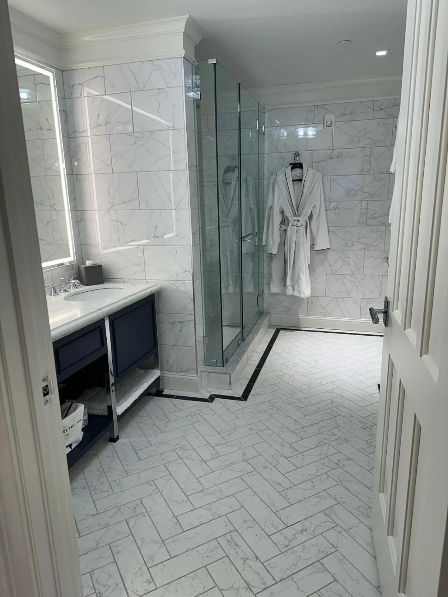 Shower in The Adelphi Hotel