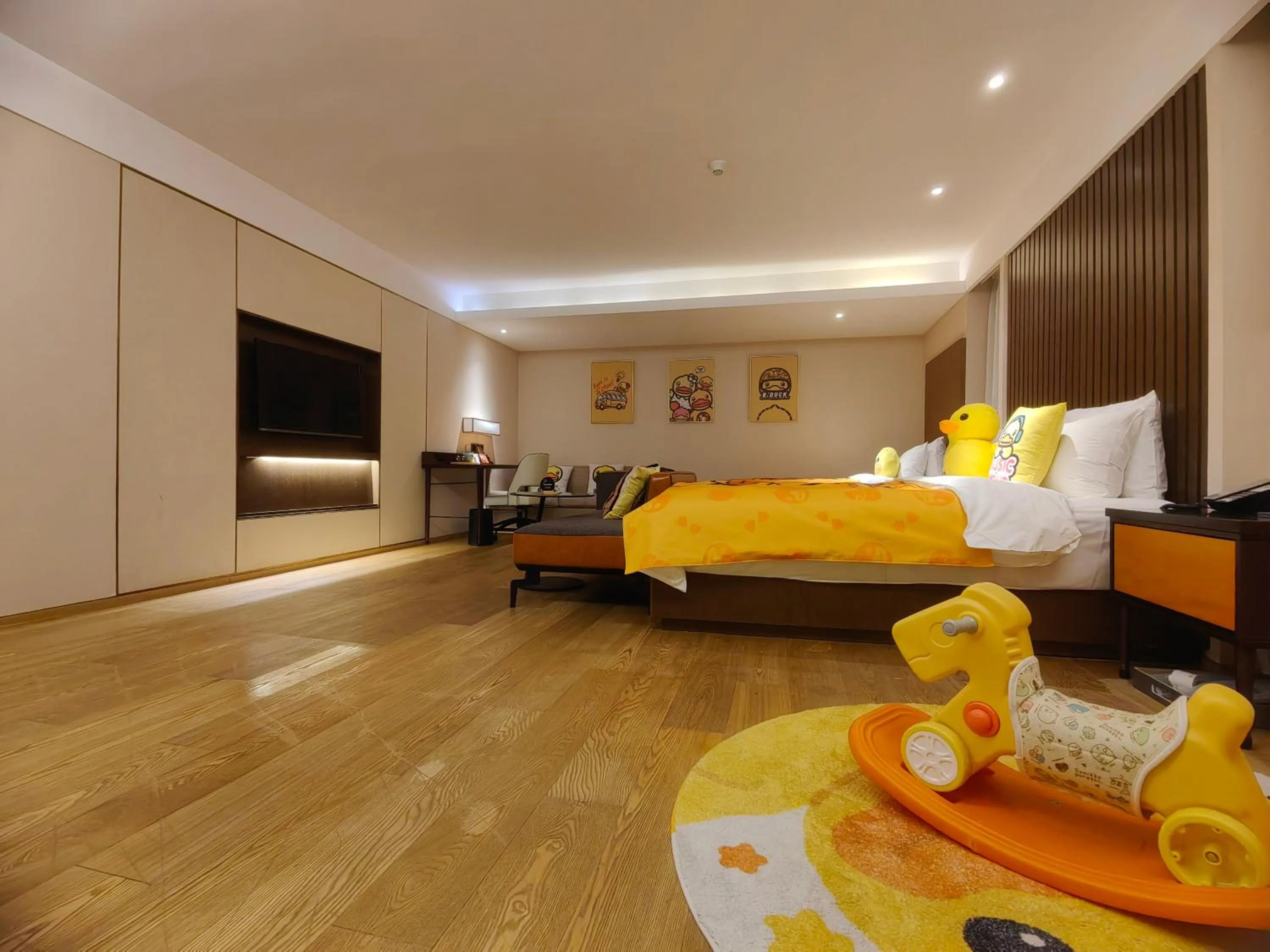 Photo of the whole room, Bed in Xi'an Bell Tower Atour S Wu Hotel