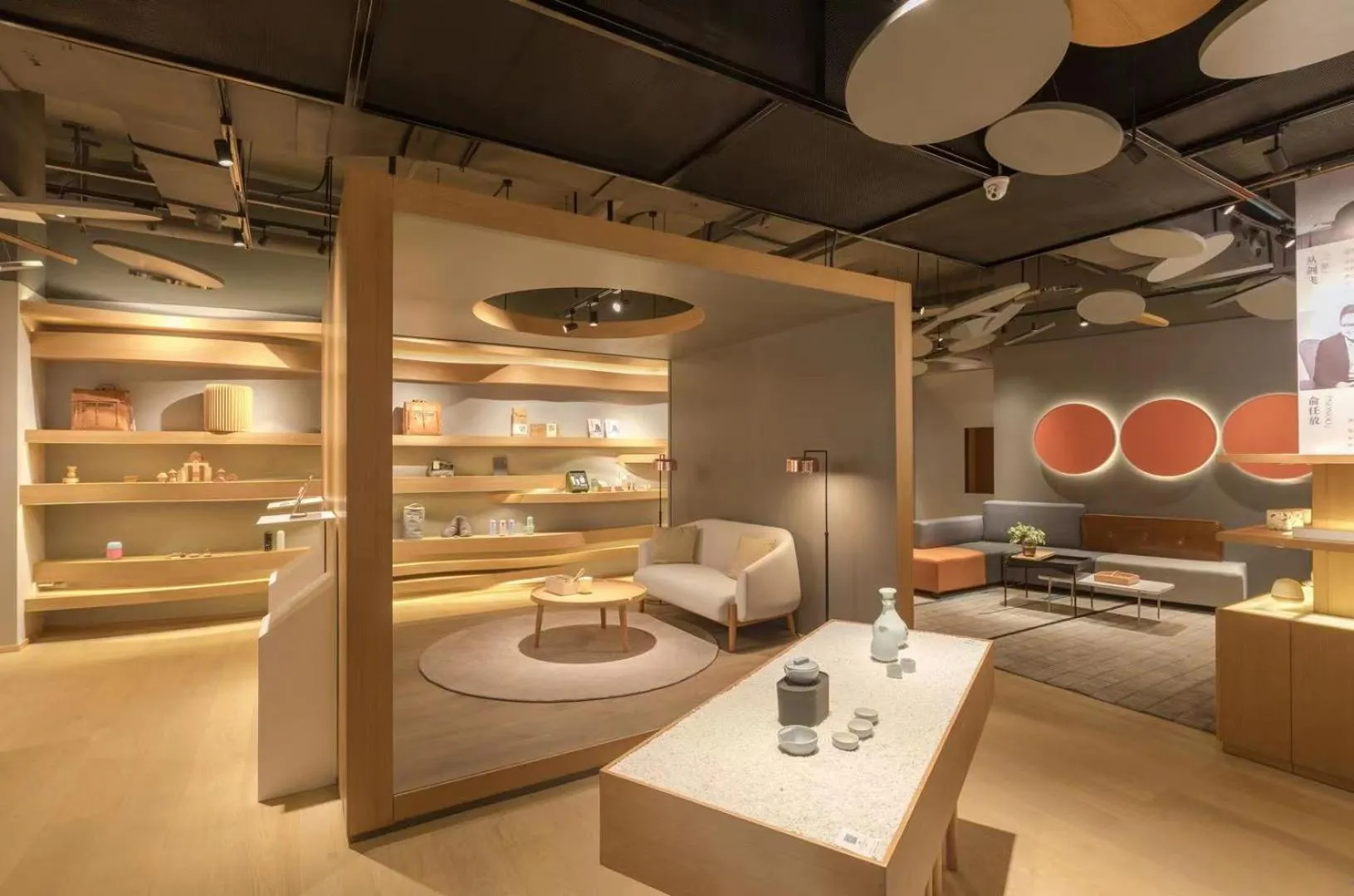 Seating area in Xi'an Bell Tower Atour S Wu Hotel