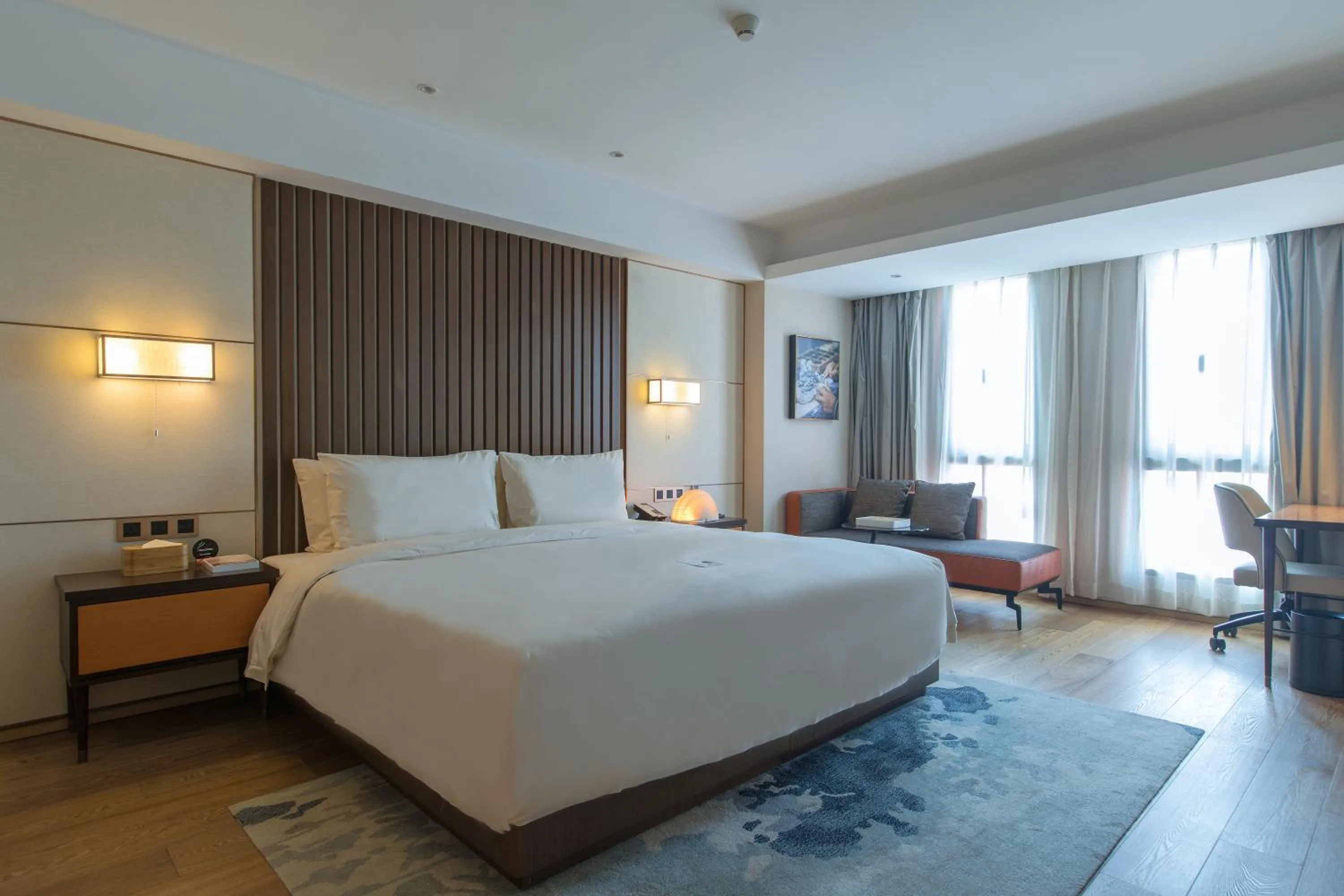 Photo of the whole room, Bed in Xi'an Bell Tower Atour S Wu Hotel