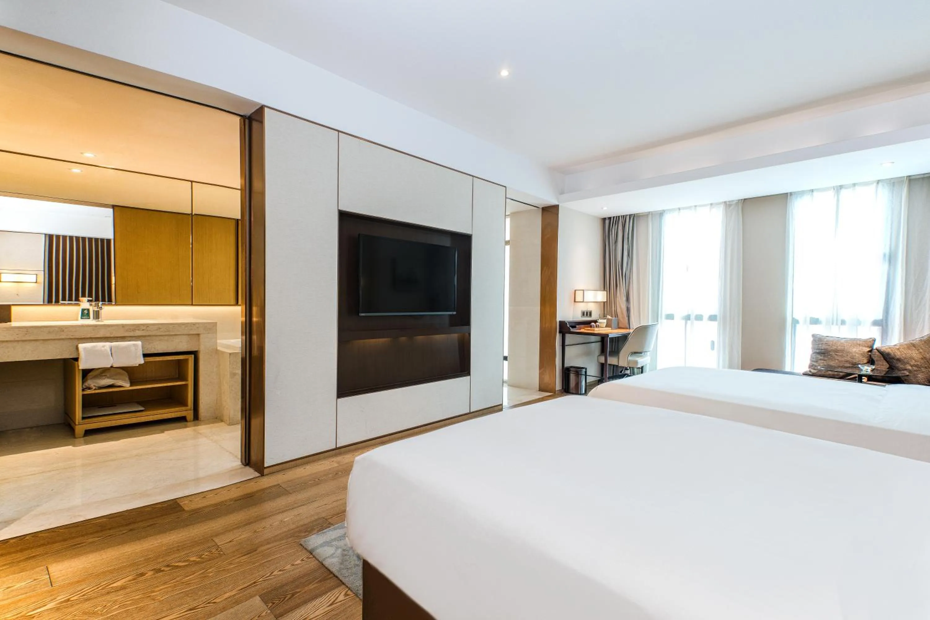 Photo of the whole room, Bed in Xi'an Bell Tower Atour S Wu Hotel