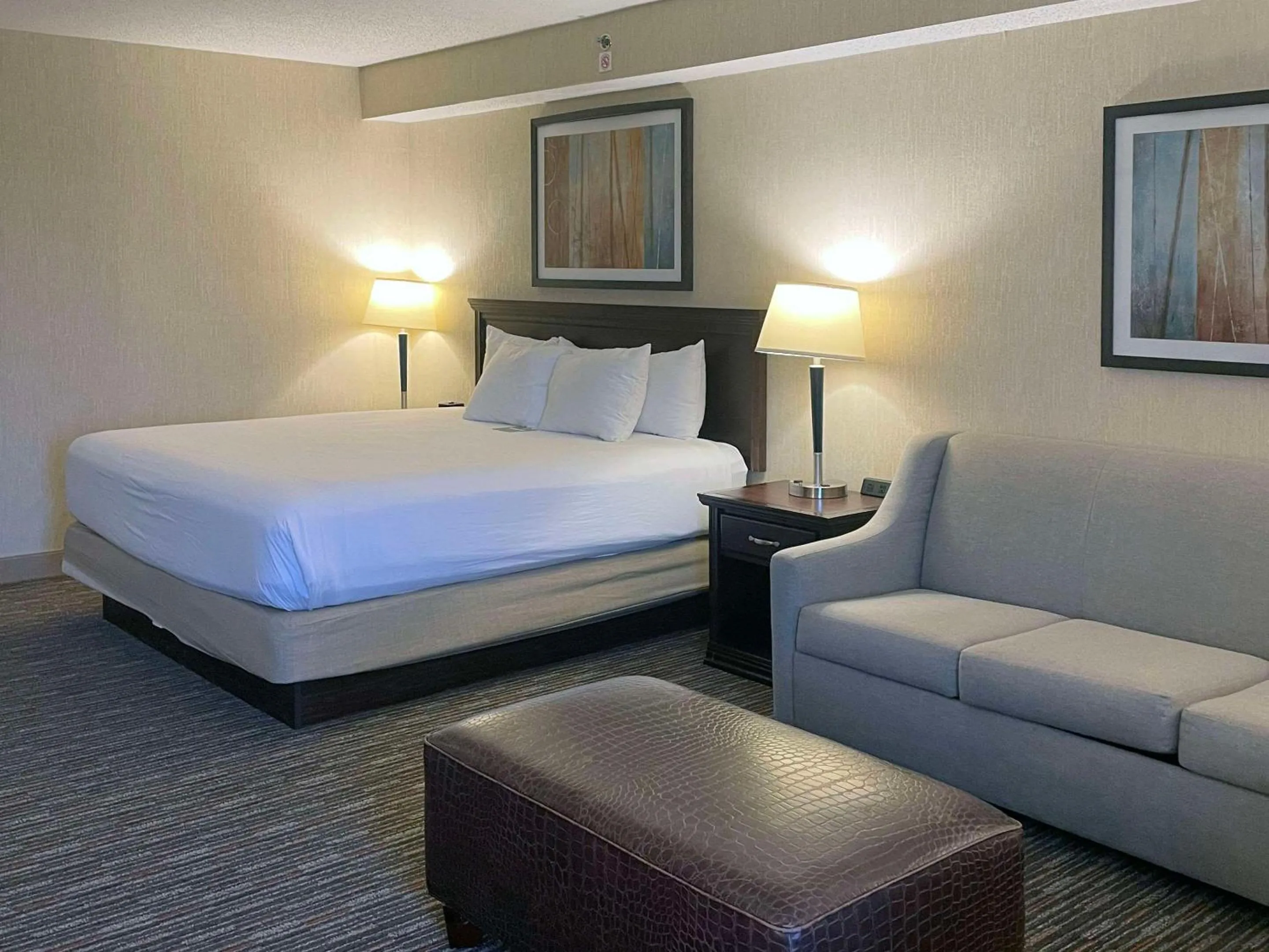 Bedroom, Bed in Prado Hotel by Choice Hotels