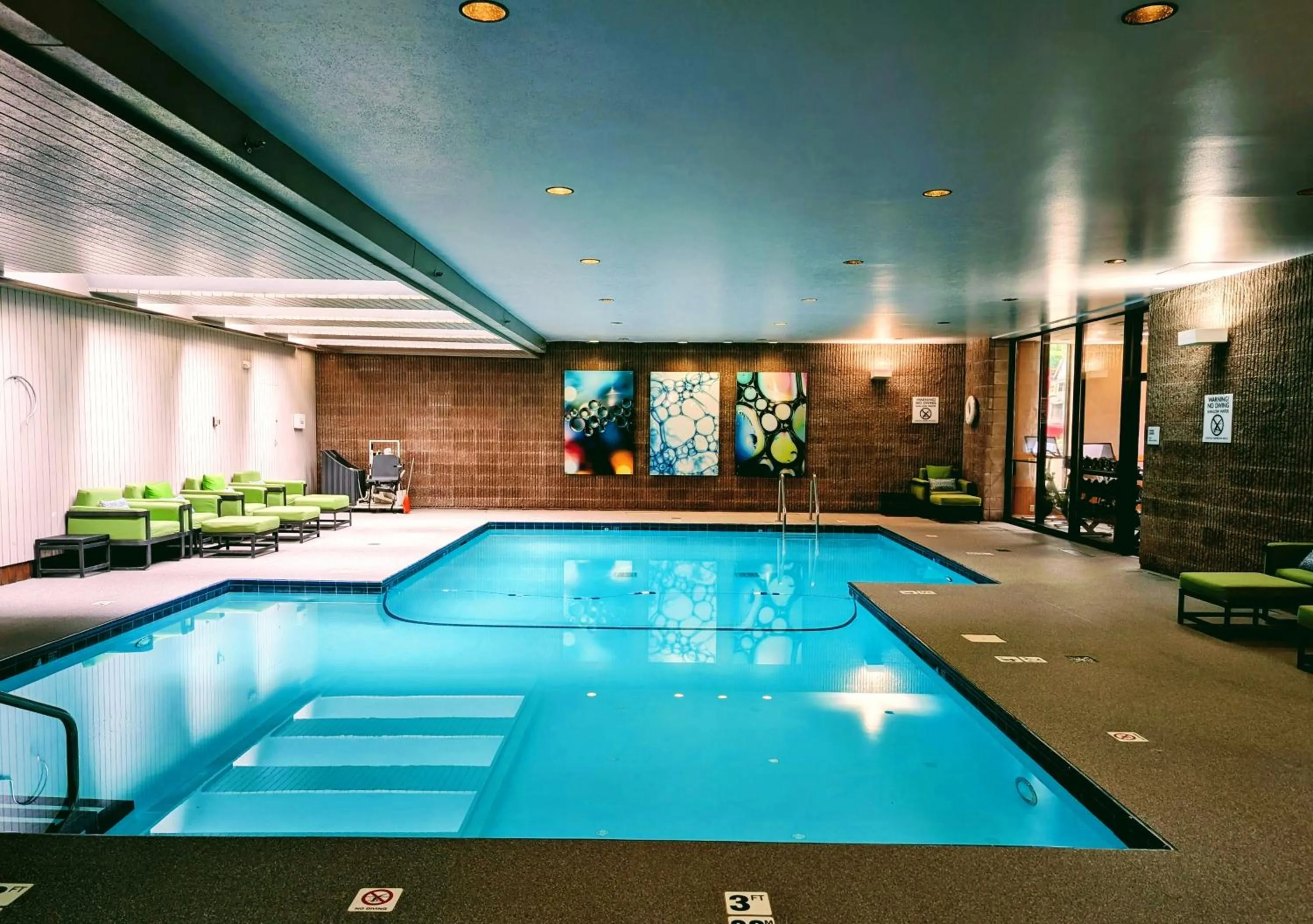 Swimming pool in Radisson Hotel Corning