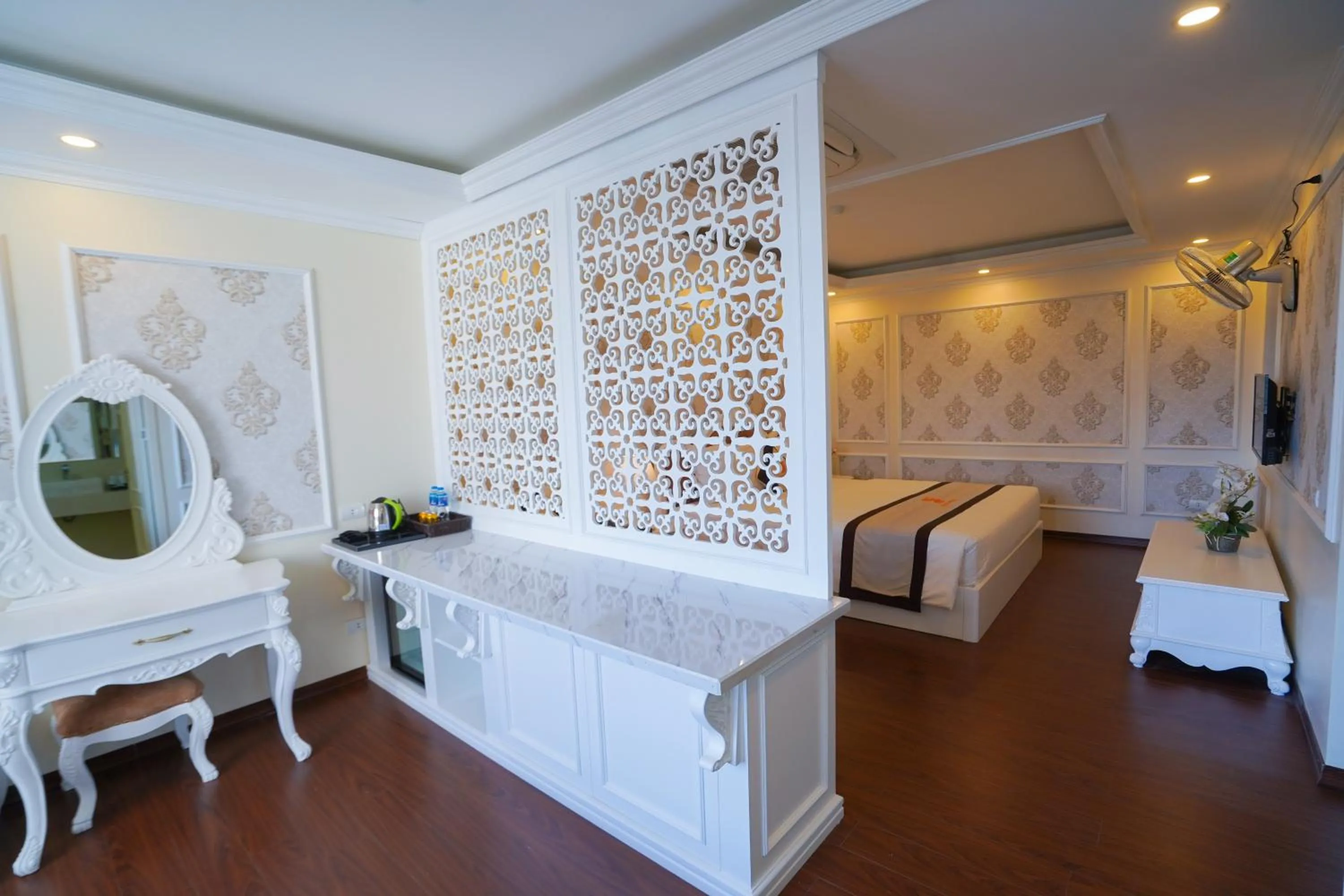 Bed in Osaka Ha Long Hotel