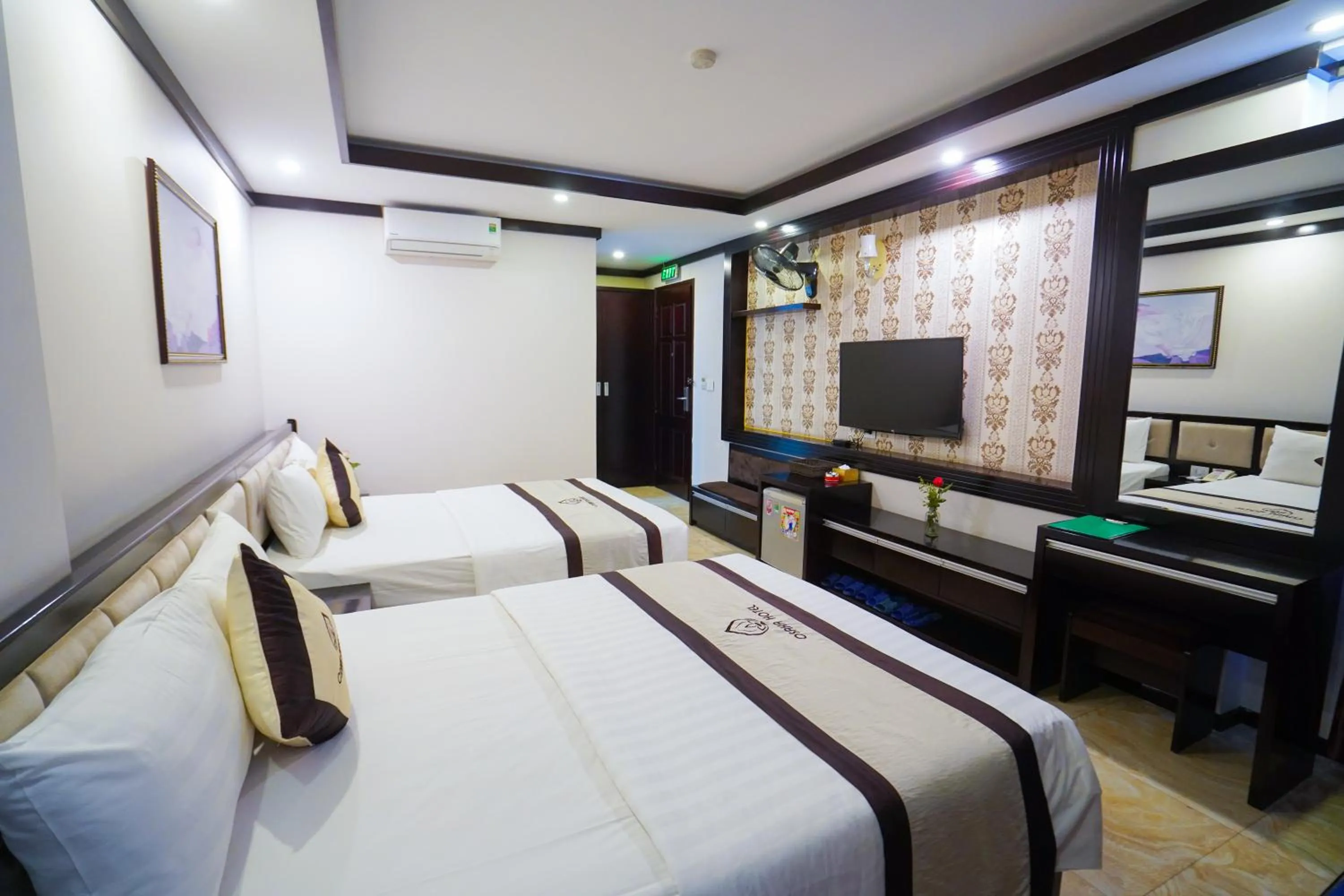 Bed in Osaka Ha Long Hotel