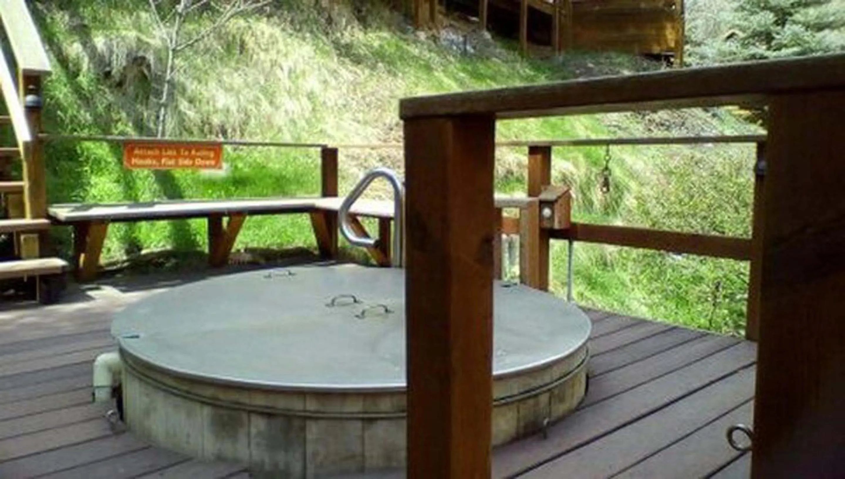 Hot Spring Bath in Box Canyon Lodge and Hot Springs