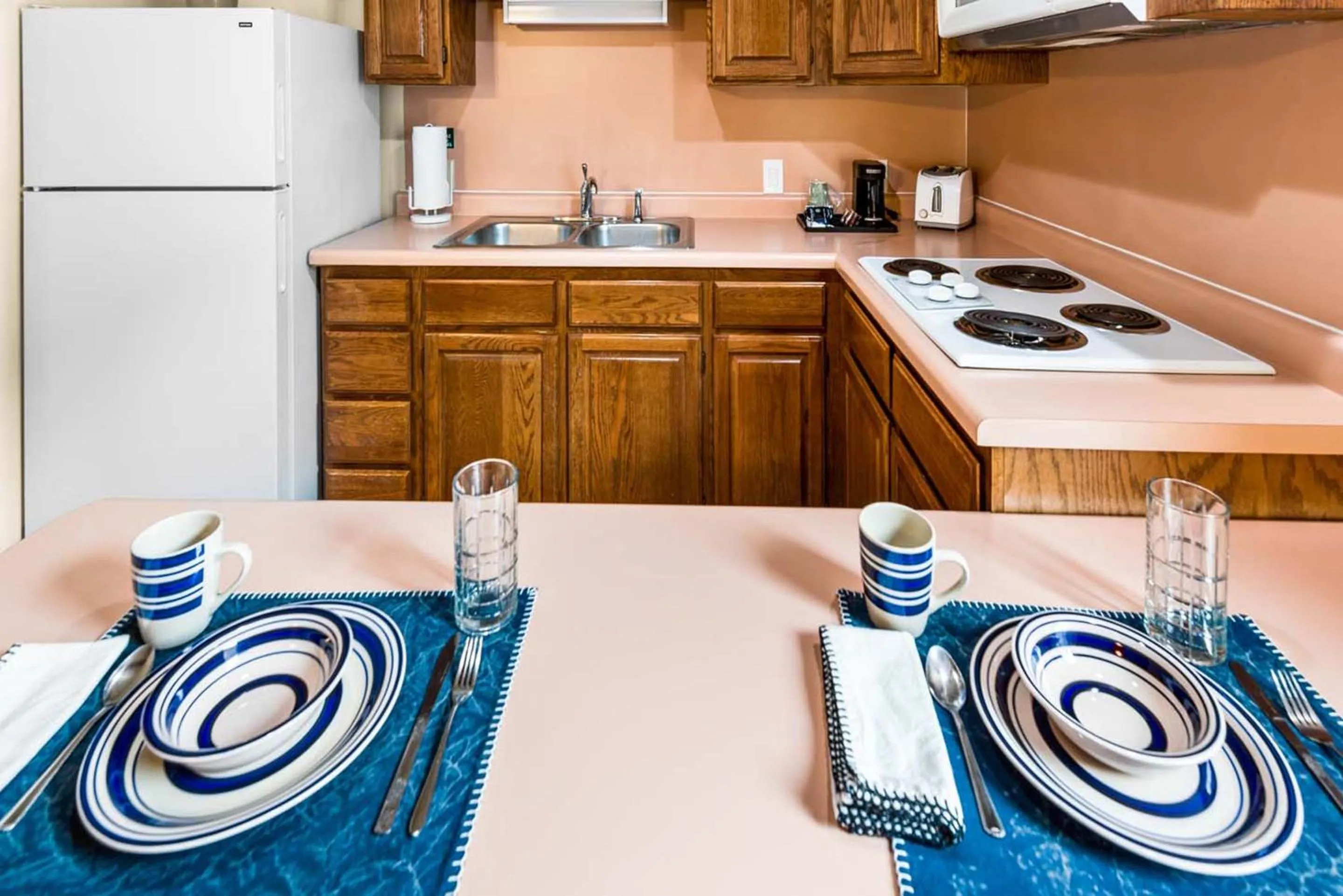 kitchen in Box Canyon Lodge and Hot Springs