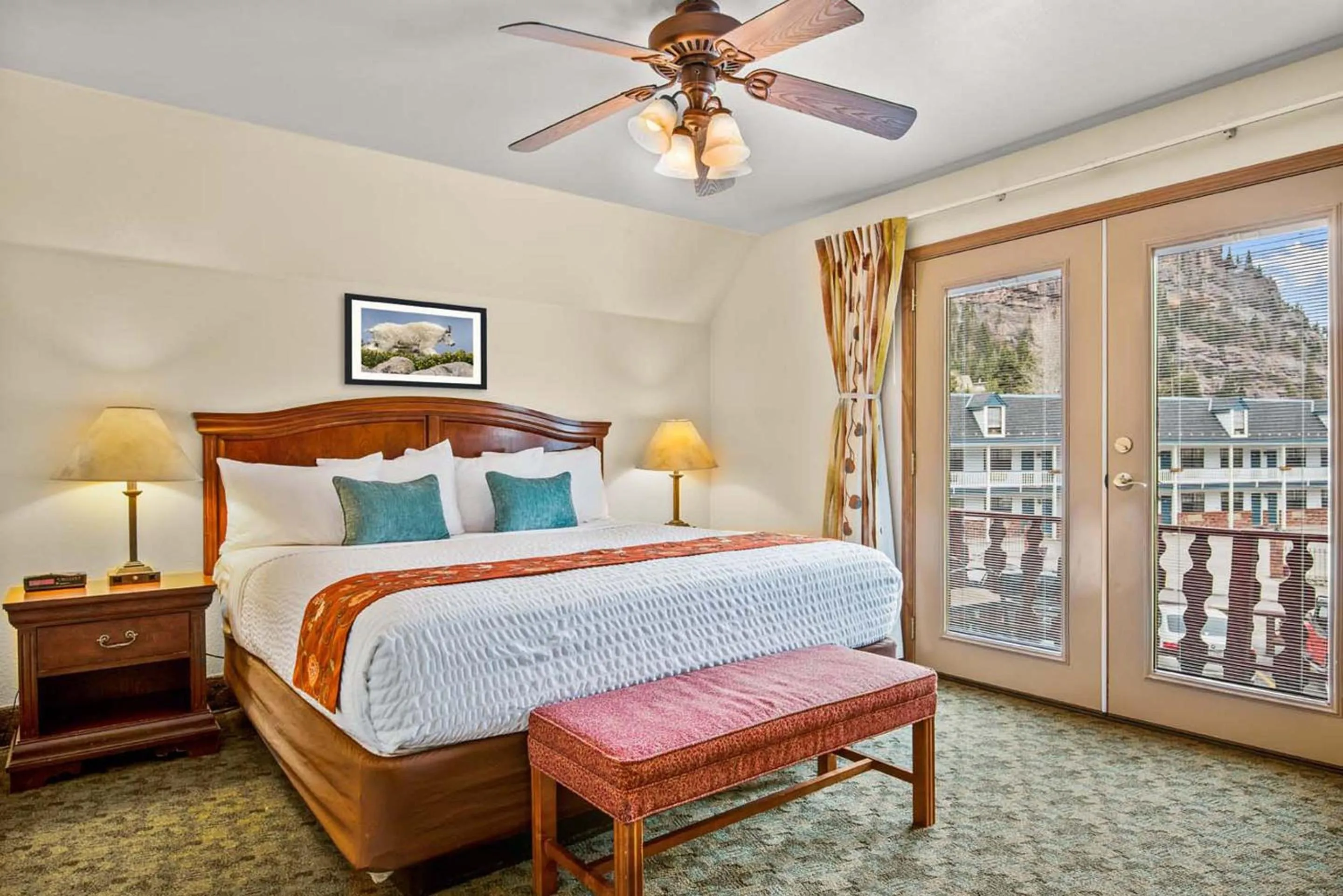 Bedroom, Bed in Box Canyon Lodge and Hot Springs