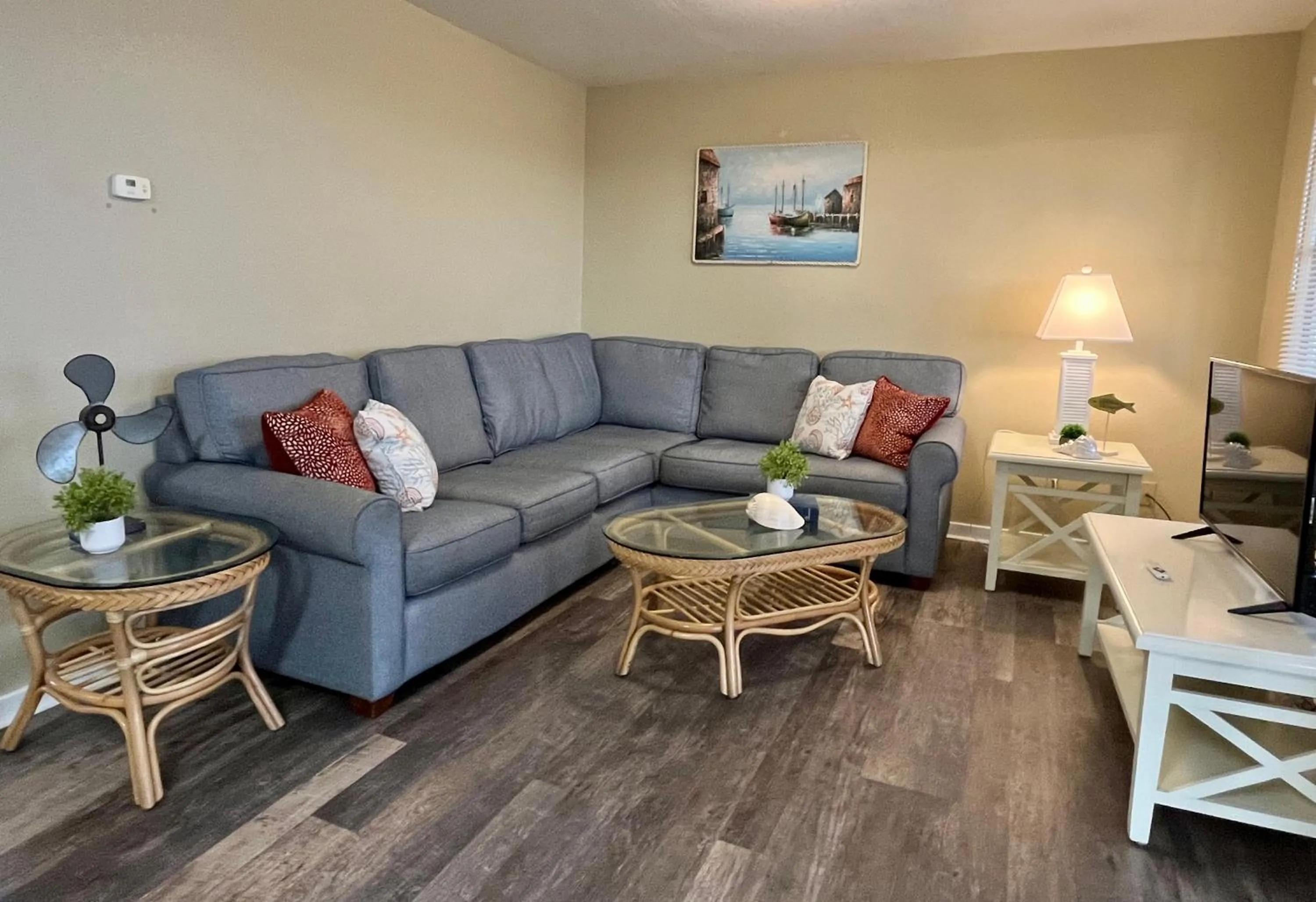 Living room in Cape Hatteras Motel