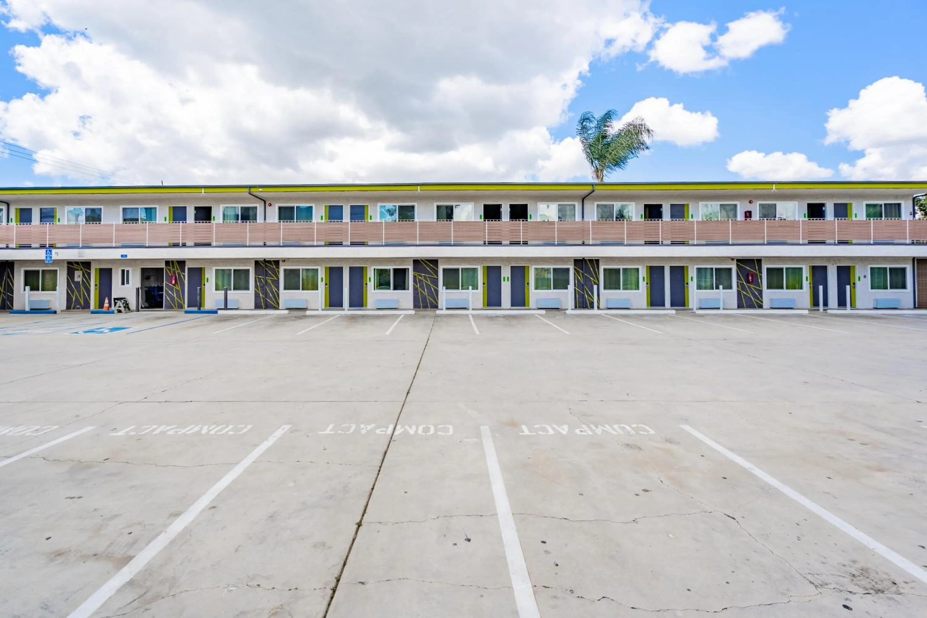 Exclusivo Inn and Suites