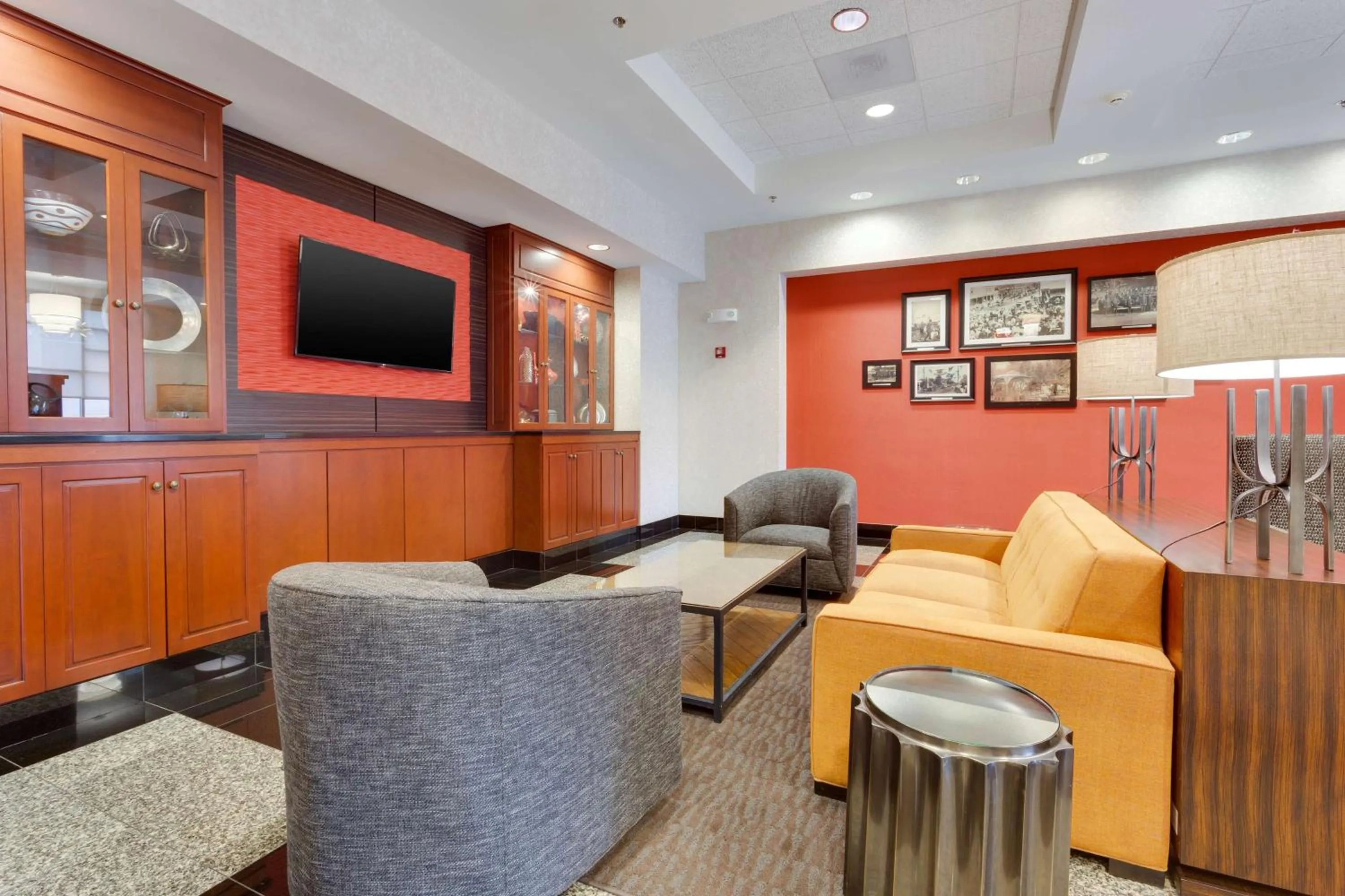 Lobby or reception in Drury Inn & Suites St. Louis/O'Fallon, IL