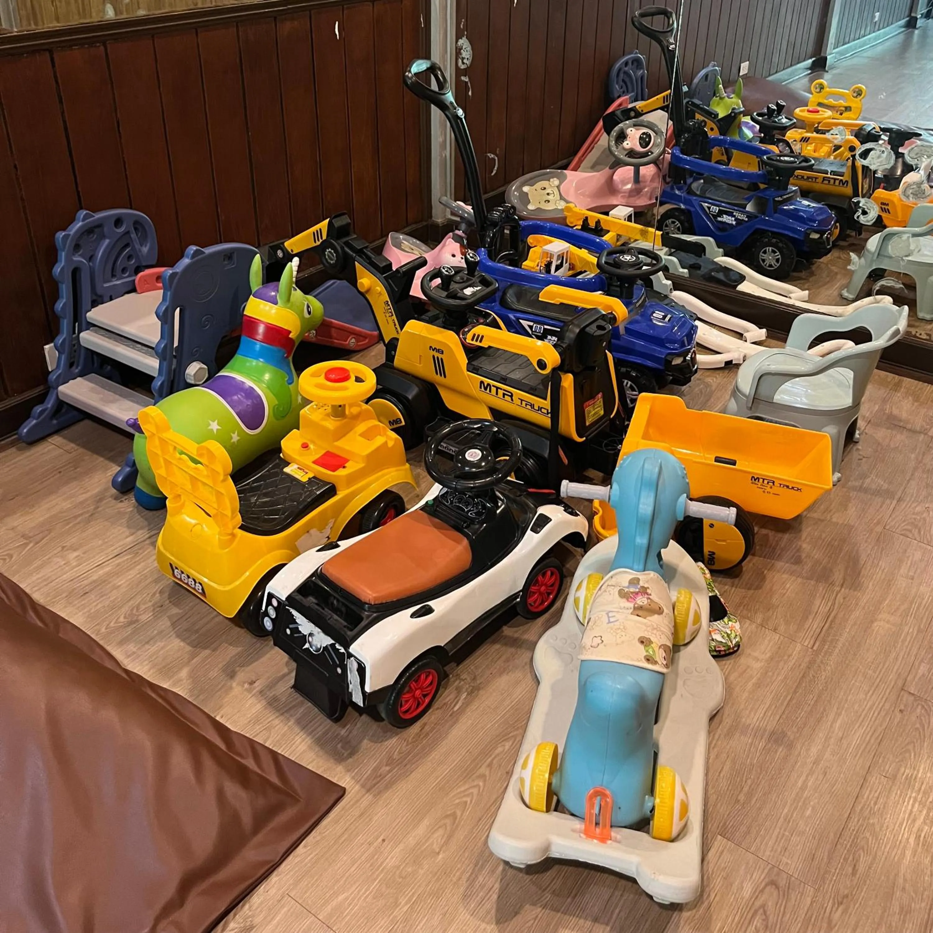 Family in Nice Villa Resort Hat Yai